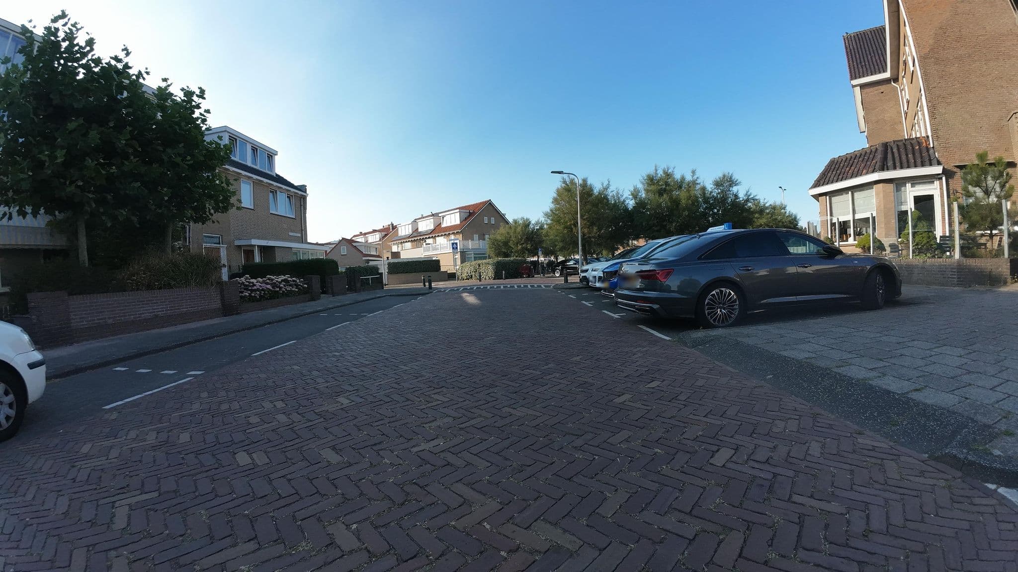 Street view near Hotel de Admiraal, Noordwijk-Binnen — © teddy73 (CC BY-SA · Mapillary)