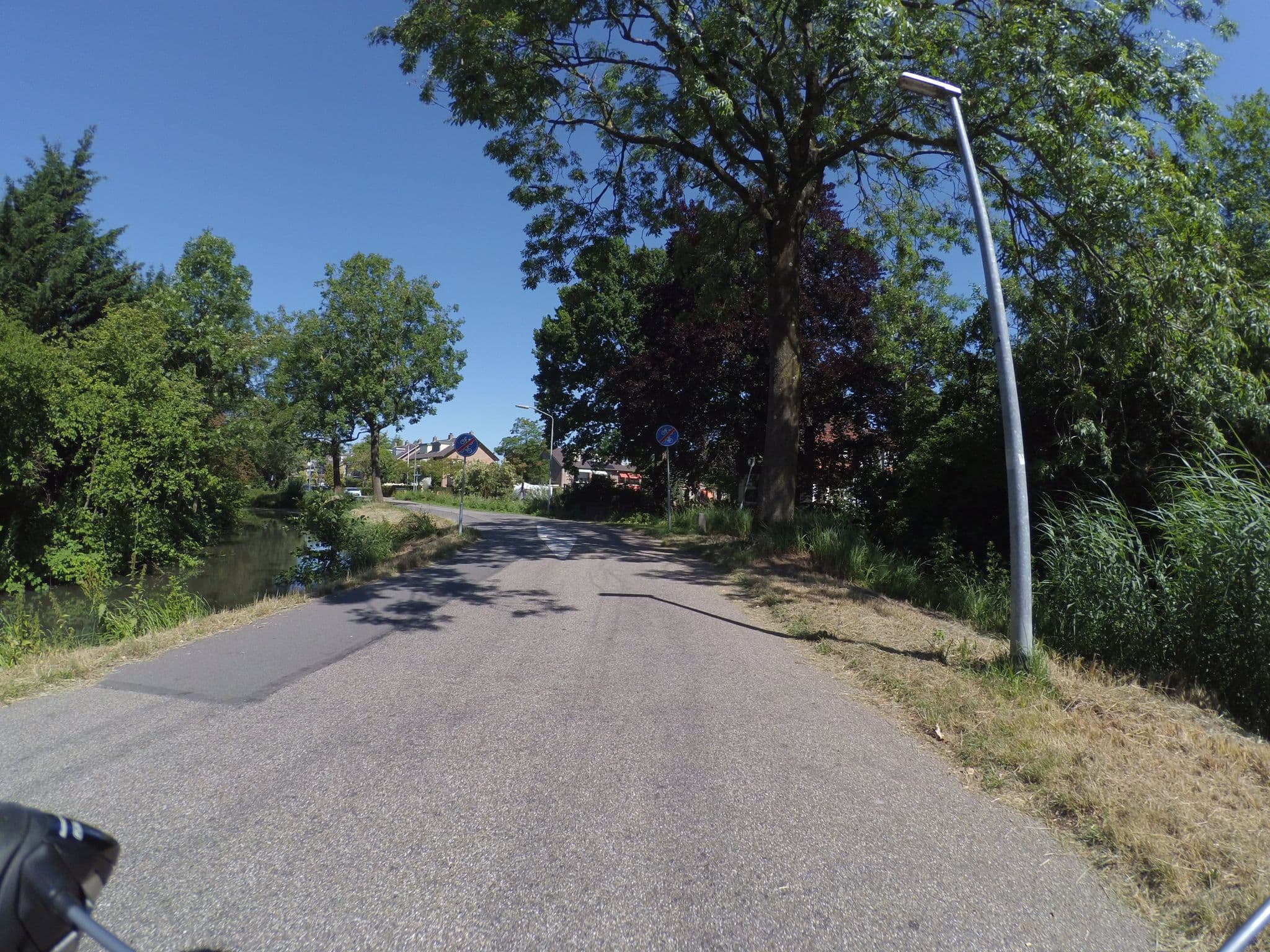 Street view near De Eikenhof, Dordrecht — © peewee32 (CC BY-SA · Mapillary)