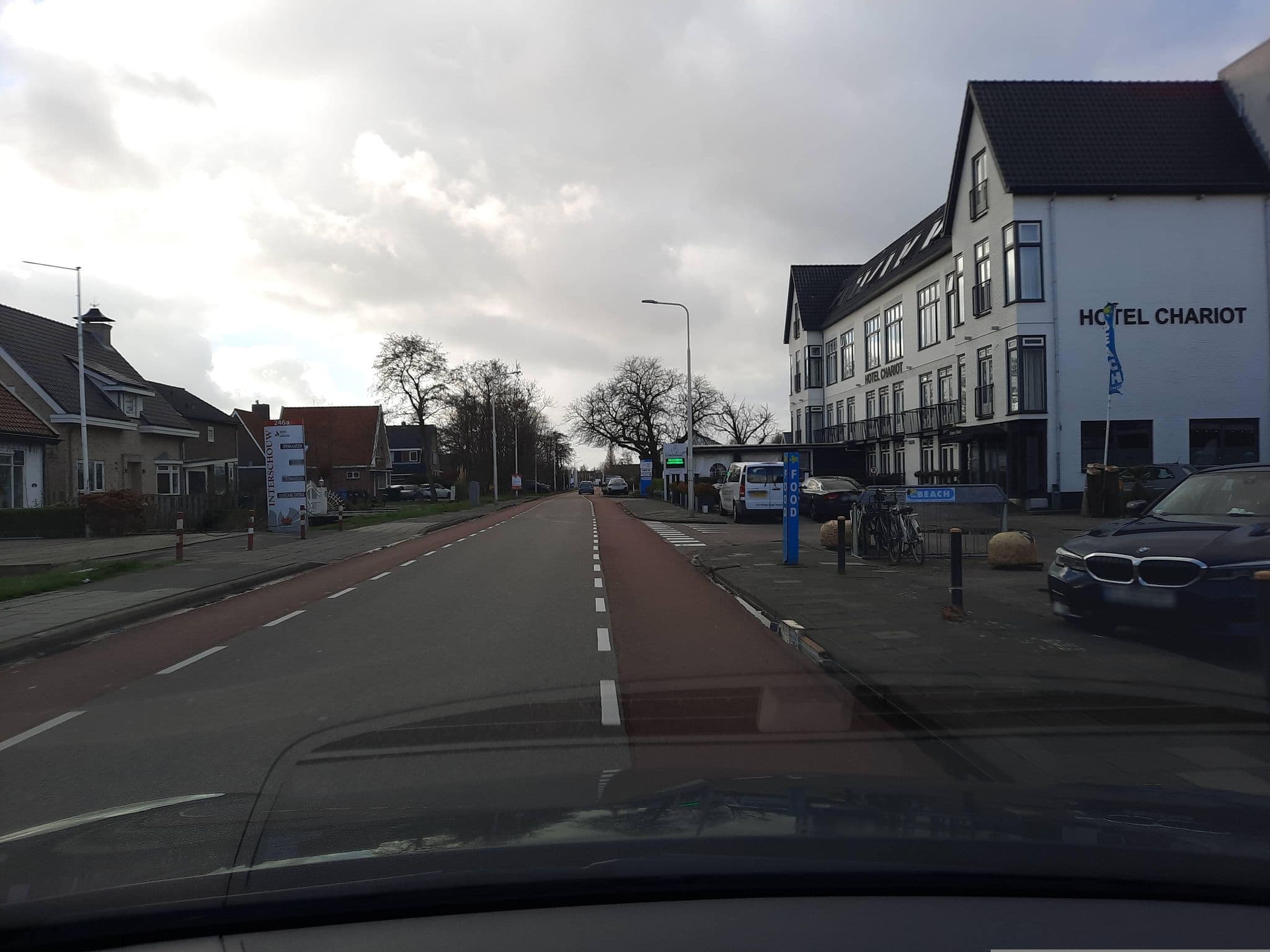 Street view near Blue Mansion Hotel, Oosteinde — © Lowiekse (CC BY-SA · Mapillary)