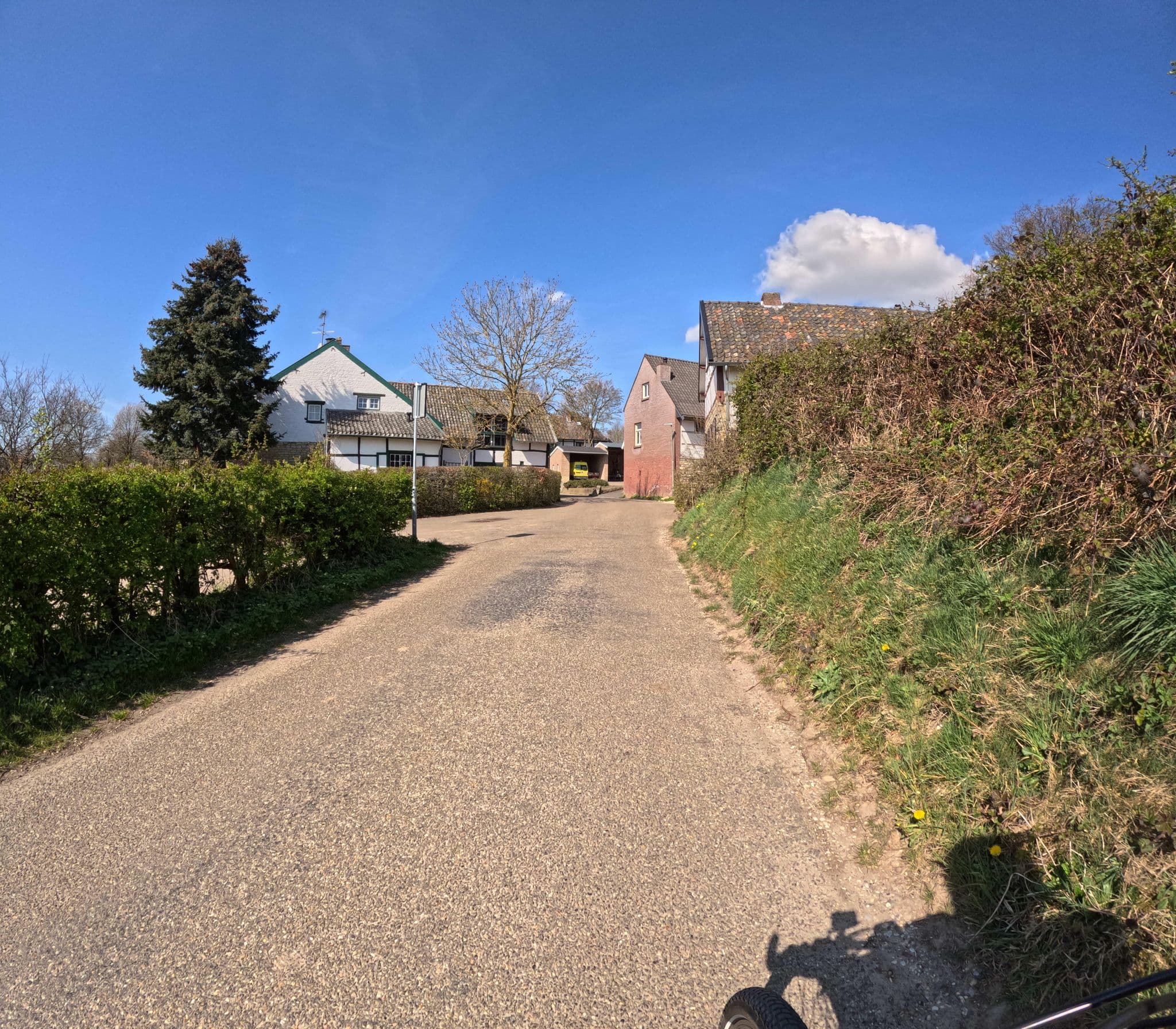 Street view near HuisXI, Ubachsberg — © madel (CC BY-SA · Mapillary)
