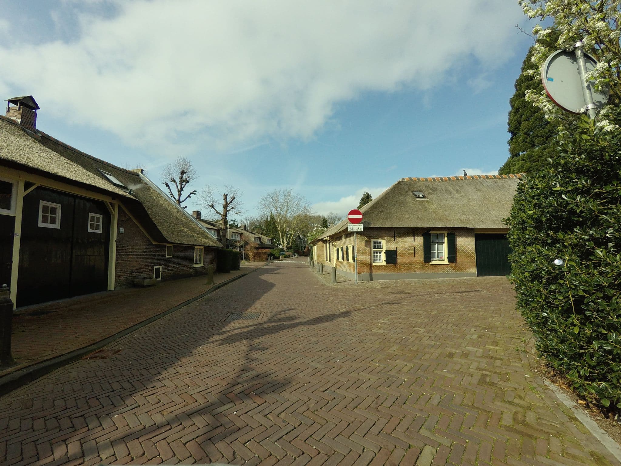 Street view near The Livingrooms, Laren — © ankeric (CC BY-SA · Mapillary)