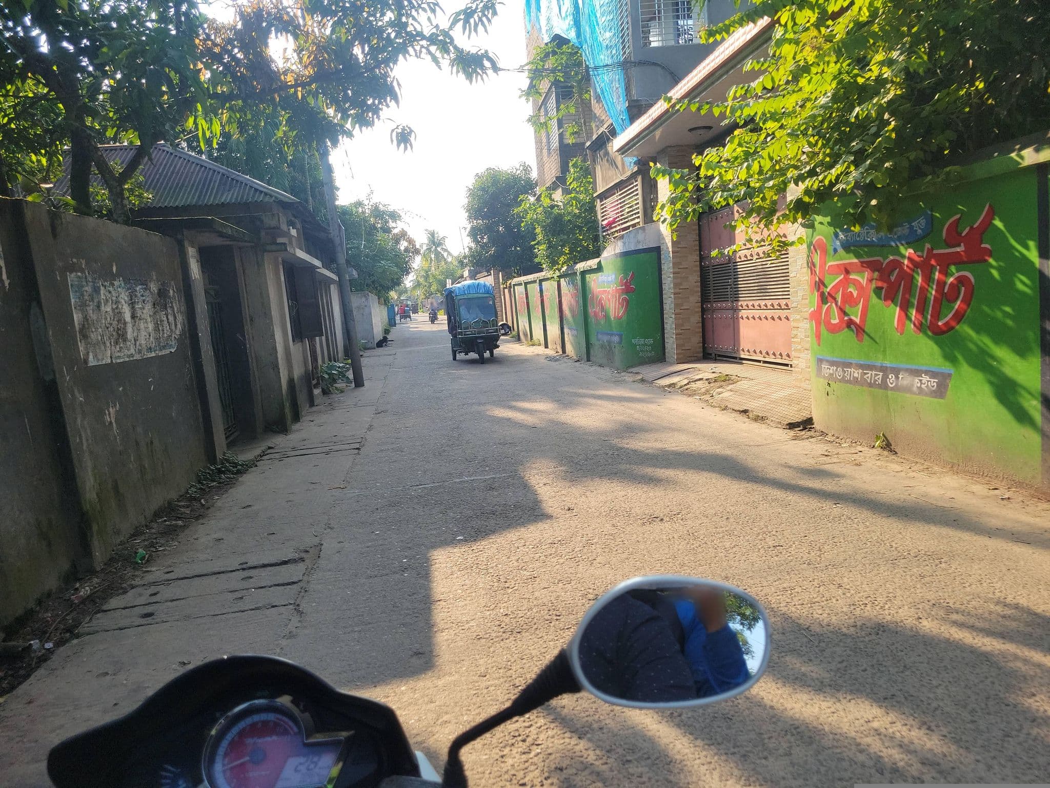 Street view near Ahsan Monjil, Morrelgonj — © MDAzhar (CC BY-SA · Mapillary)