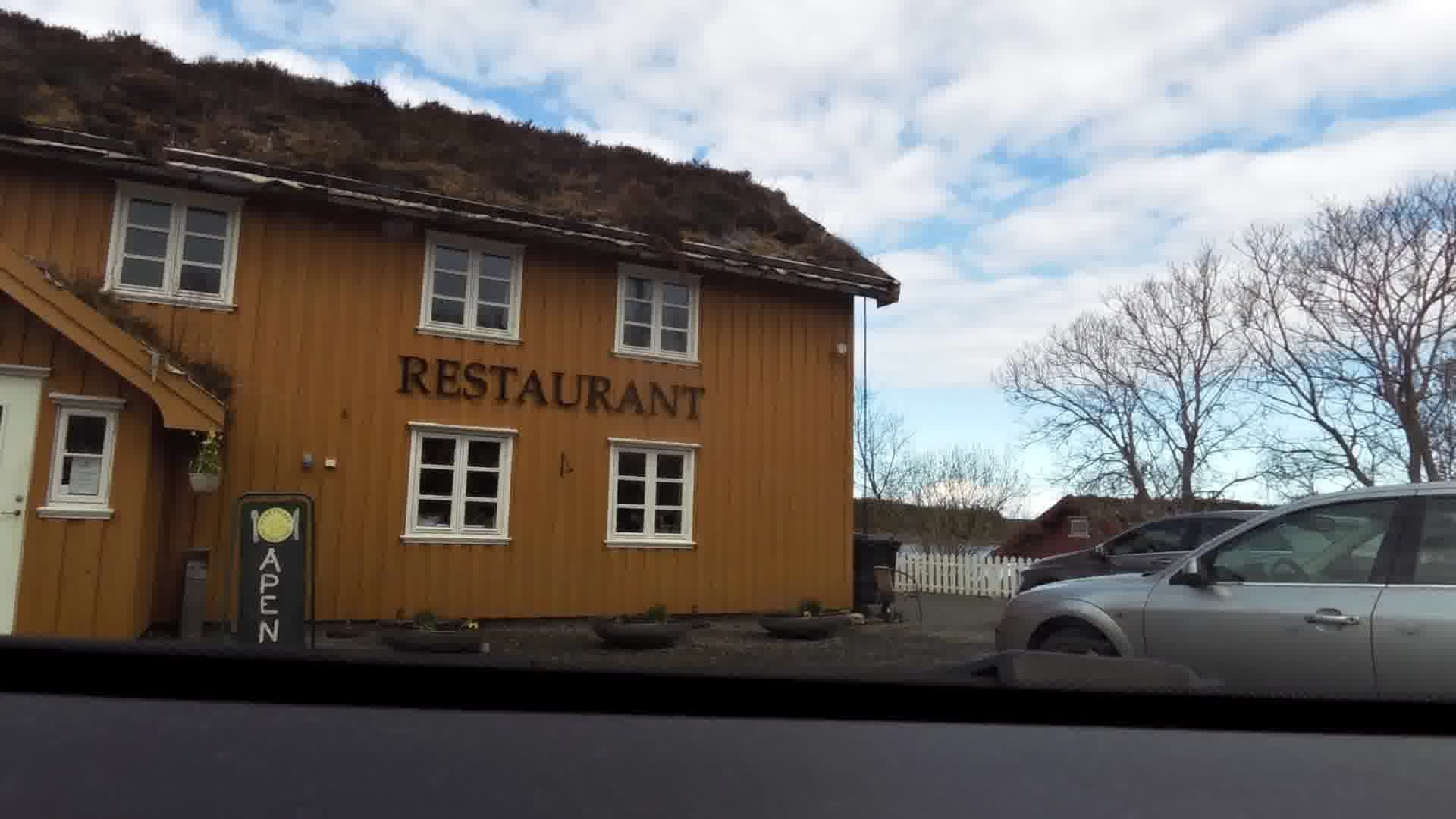 Street view near Atlanterhavsveien Sjøstuer, Eide — © skippern (CC BY-SA · Mapillary)