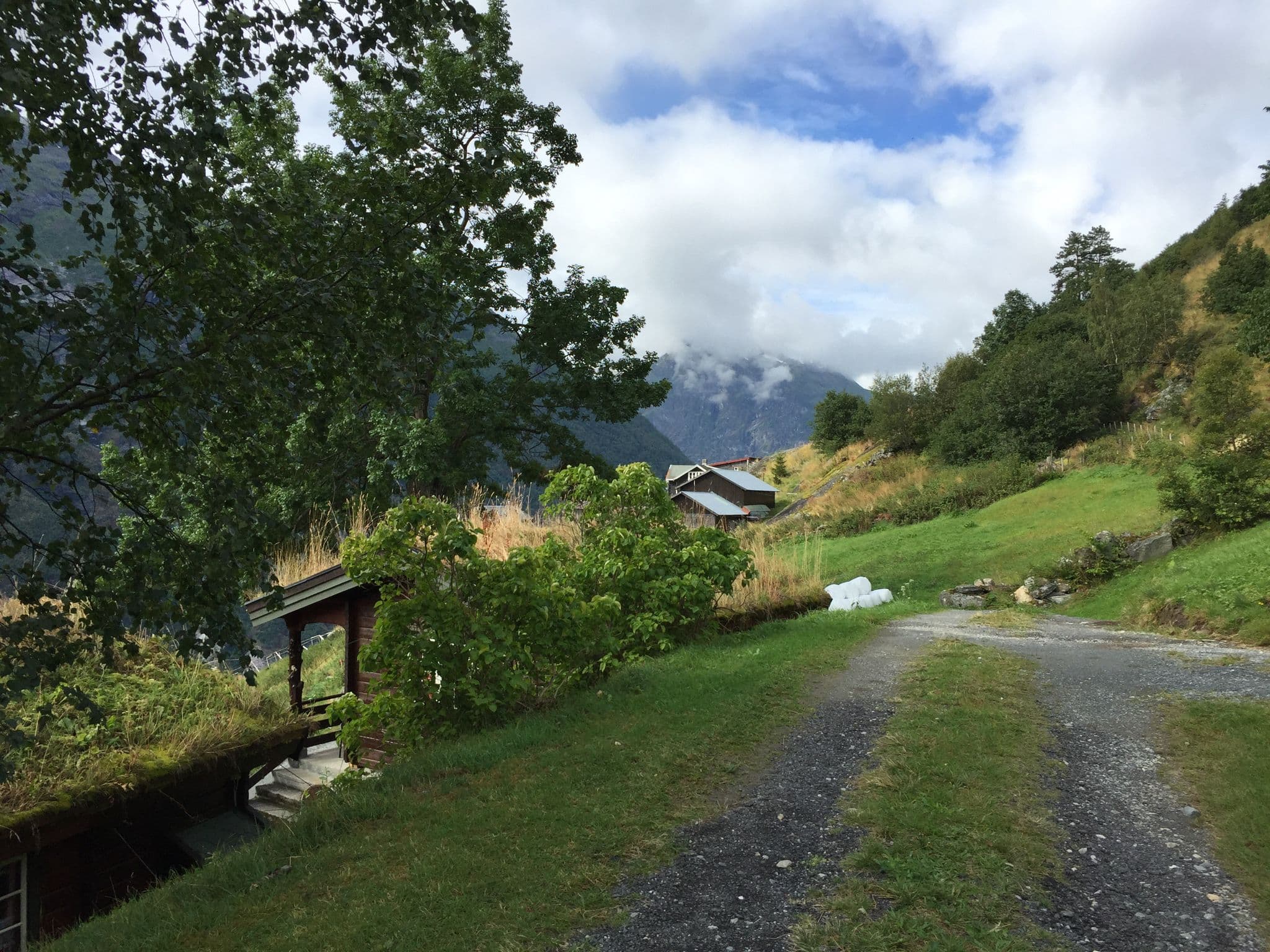 Street view near Westerås hytteutleige, Stranda — © simen (CC BY-SA · Mapillary)