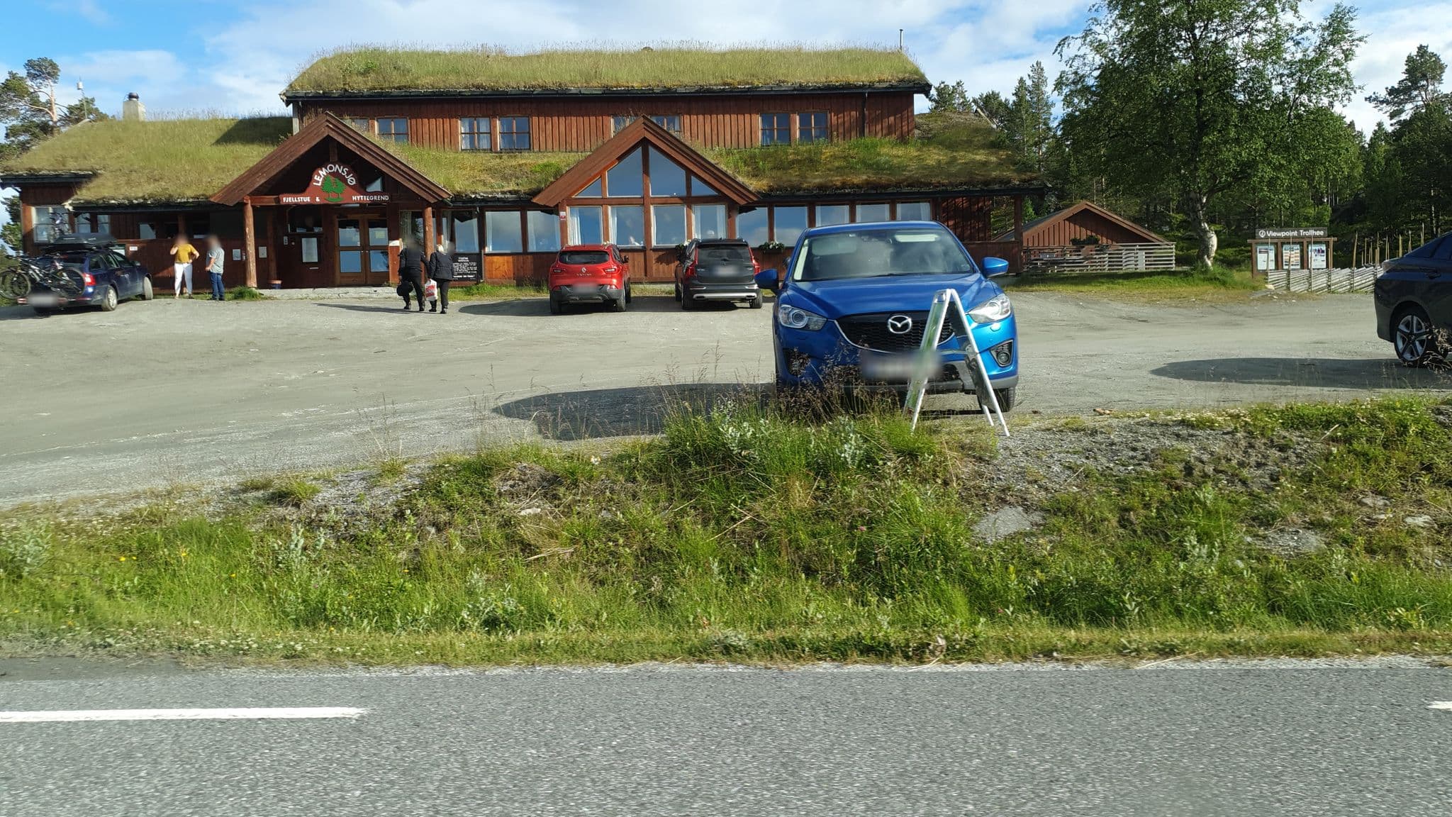Street view near Lemonsjøen Fjellstue og hyttegrend, Vågåmo — © pbb (CC BY-SA · Mapillary)