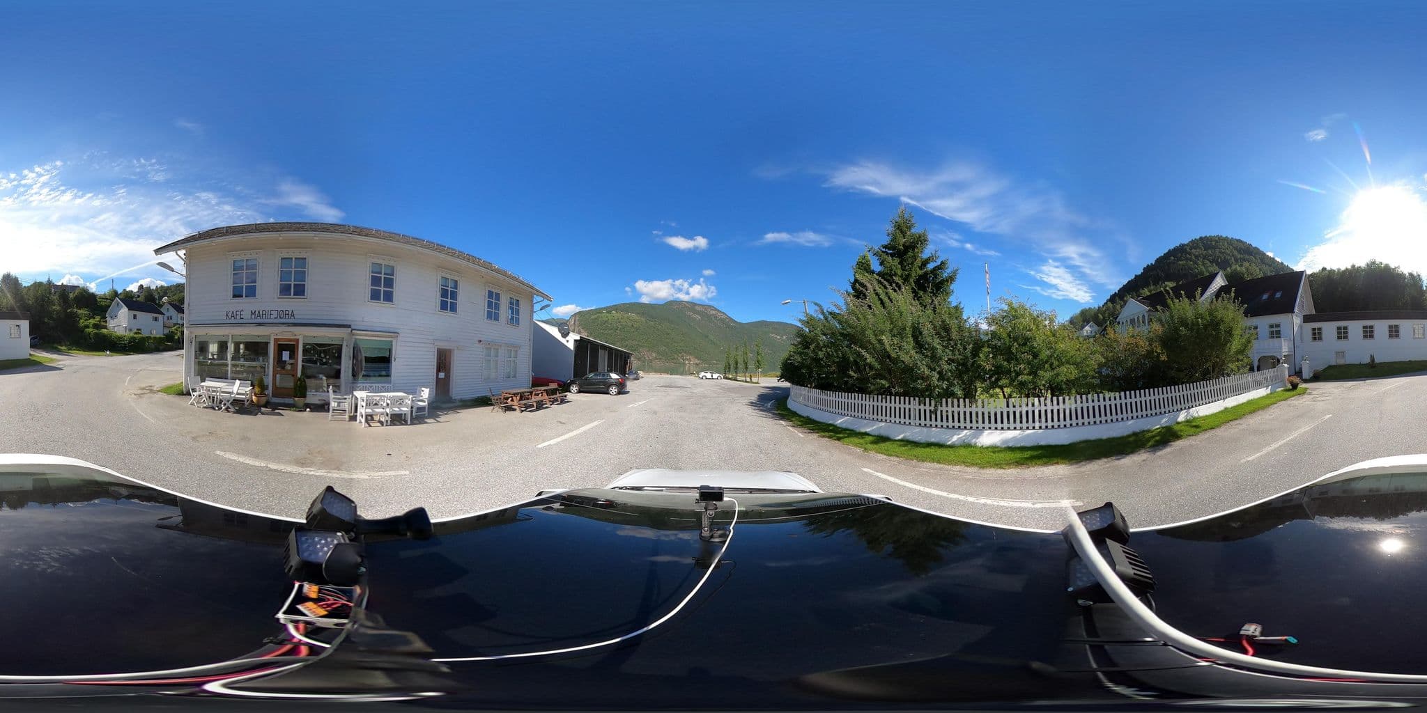 Street view near Tørvis Hotel, Gaupne — © catoandersen (CC BY-SA · Mapillary)