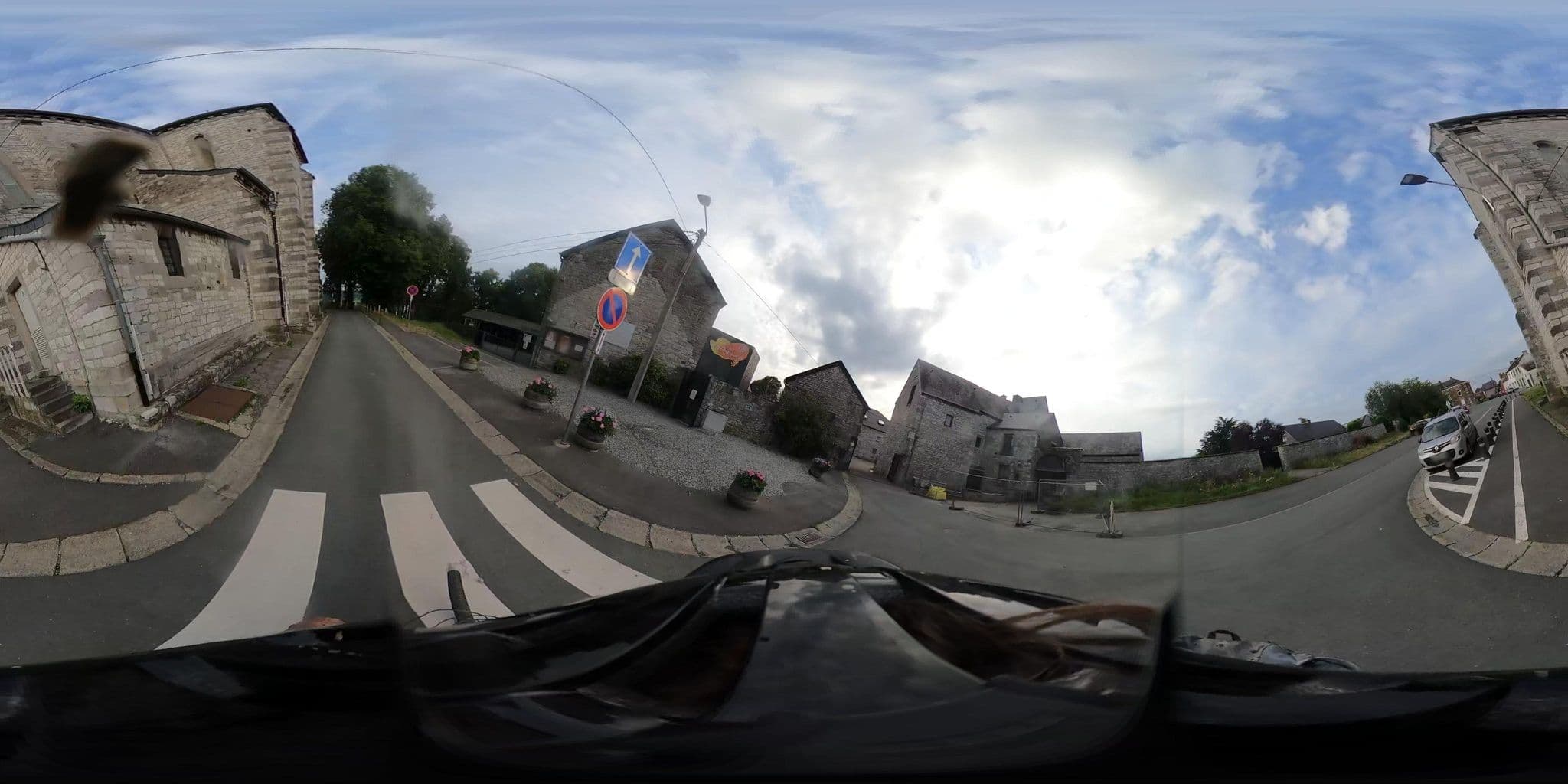 Street view near Auberge Ferme de Quartier, Bouge — © jlstanus (CC BY-SA · Mapillary)