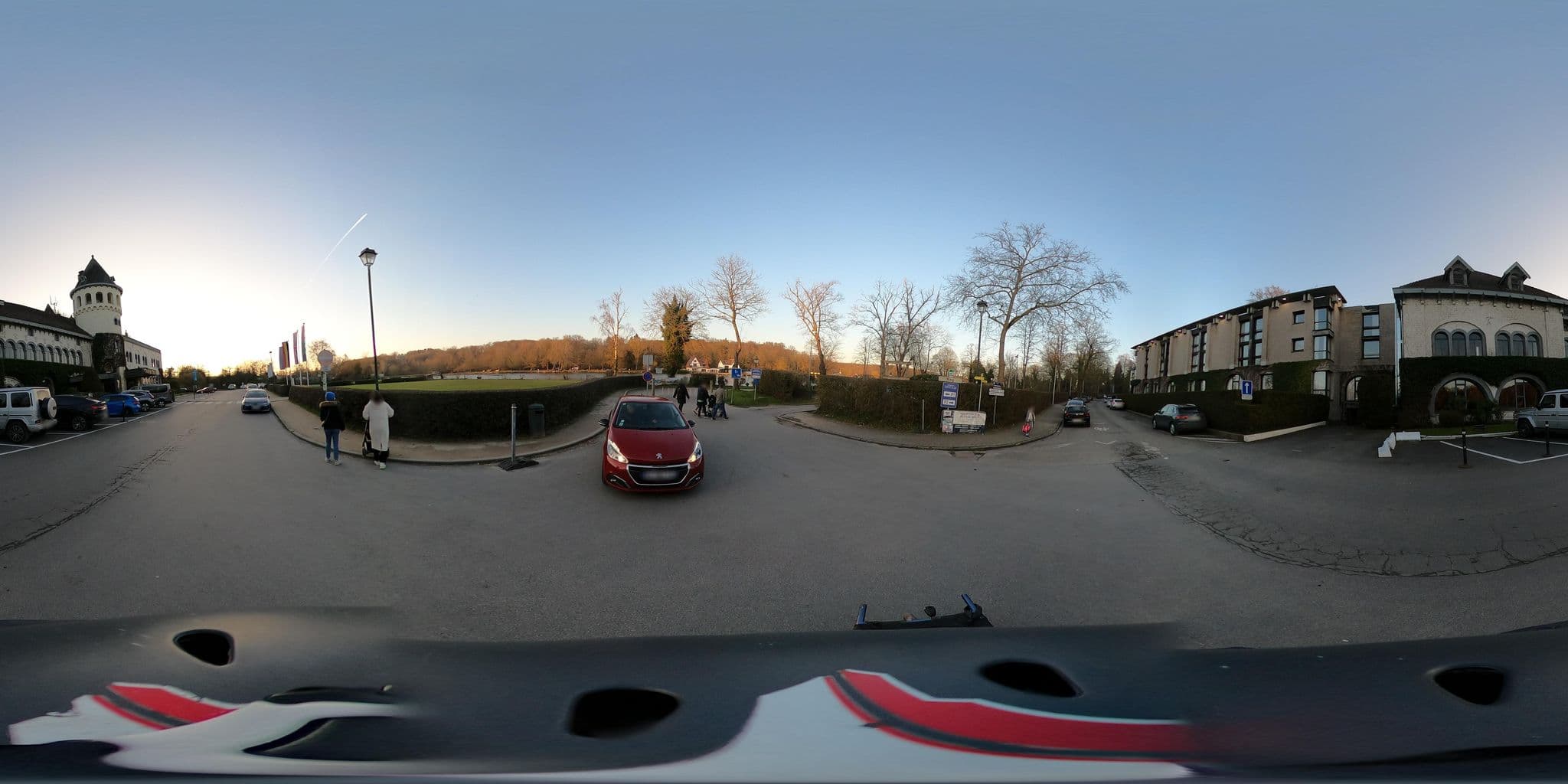 Street view near Martin's Château du Lac, Genval — © usagersactifsrixensart (CC BY-SA · Mapillary)