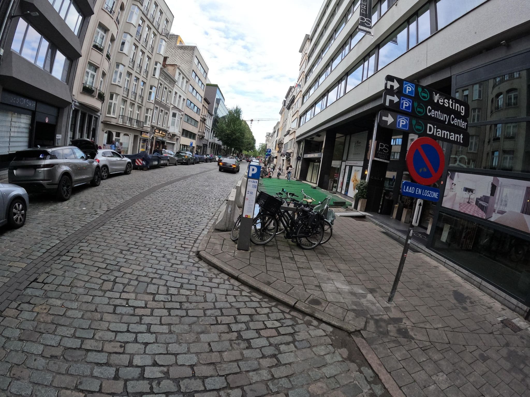 Street view near Empire Hotel, Antwerp — © koninklijke (CC BY-SA · Mapillary)