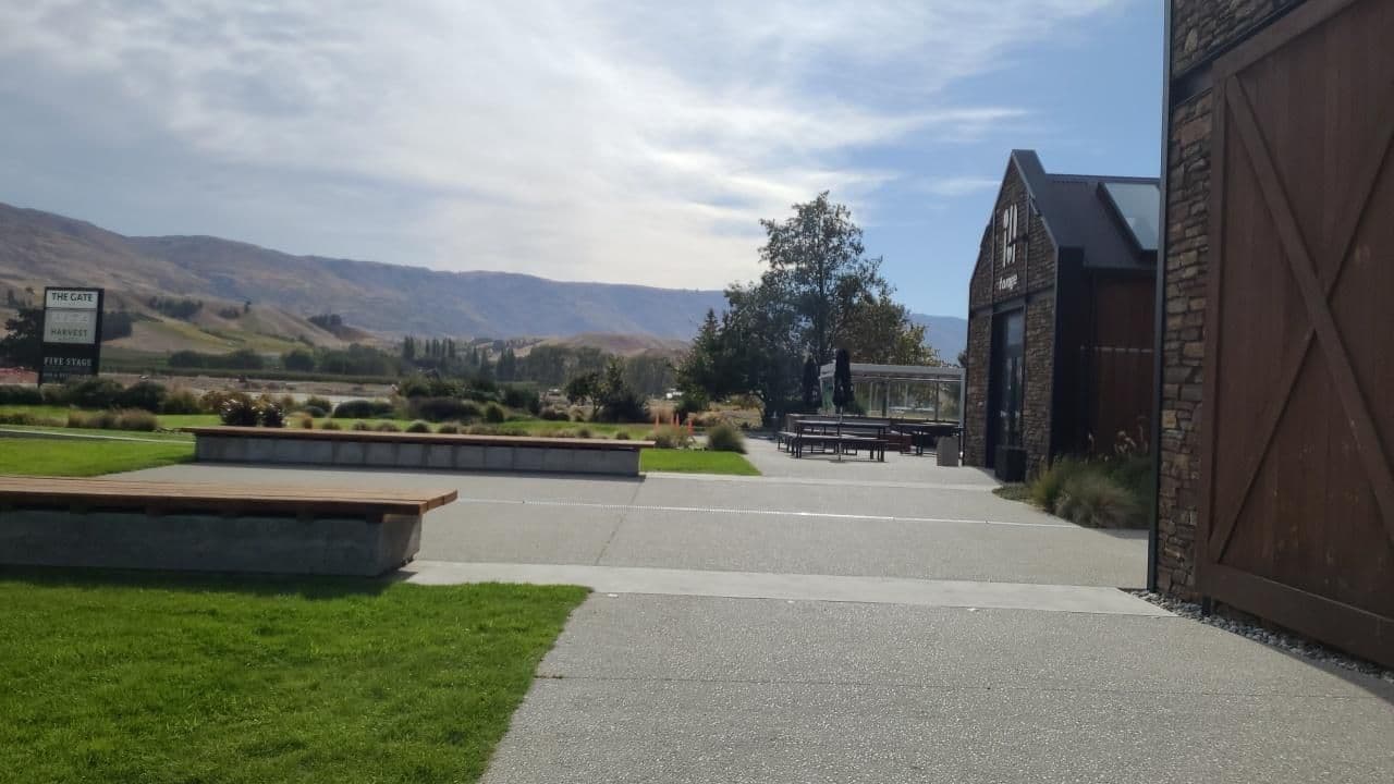 Street view near Golden Gate Lodge, Cromwell — © roadroid (CC BY-SA · Mapillary)