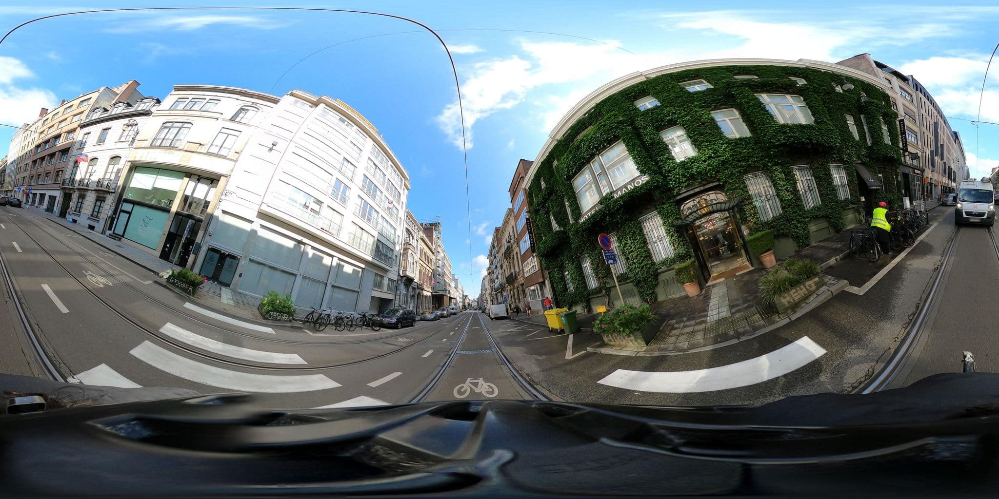 Street view near Manos Premier, Saint-Gilles — © RaphaelPasLoin (CC BY-SA · Mapillary)