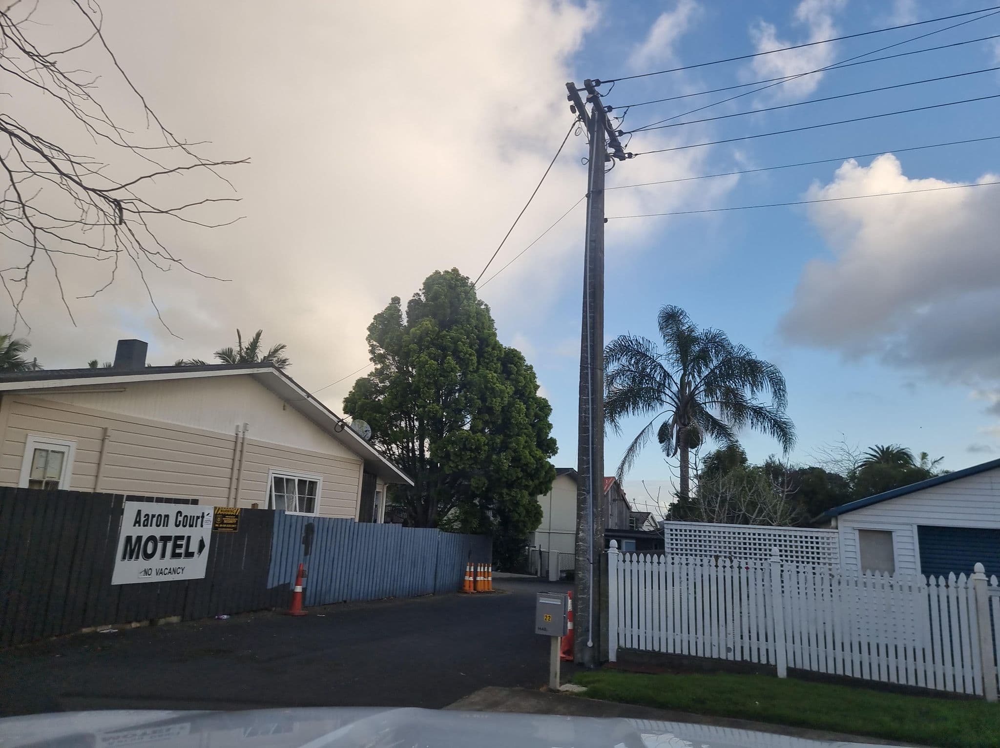 Street view near Aaron Court Motel, Whangarei — © timwardWDC (CC BY-SA · Mapillary)