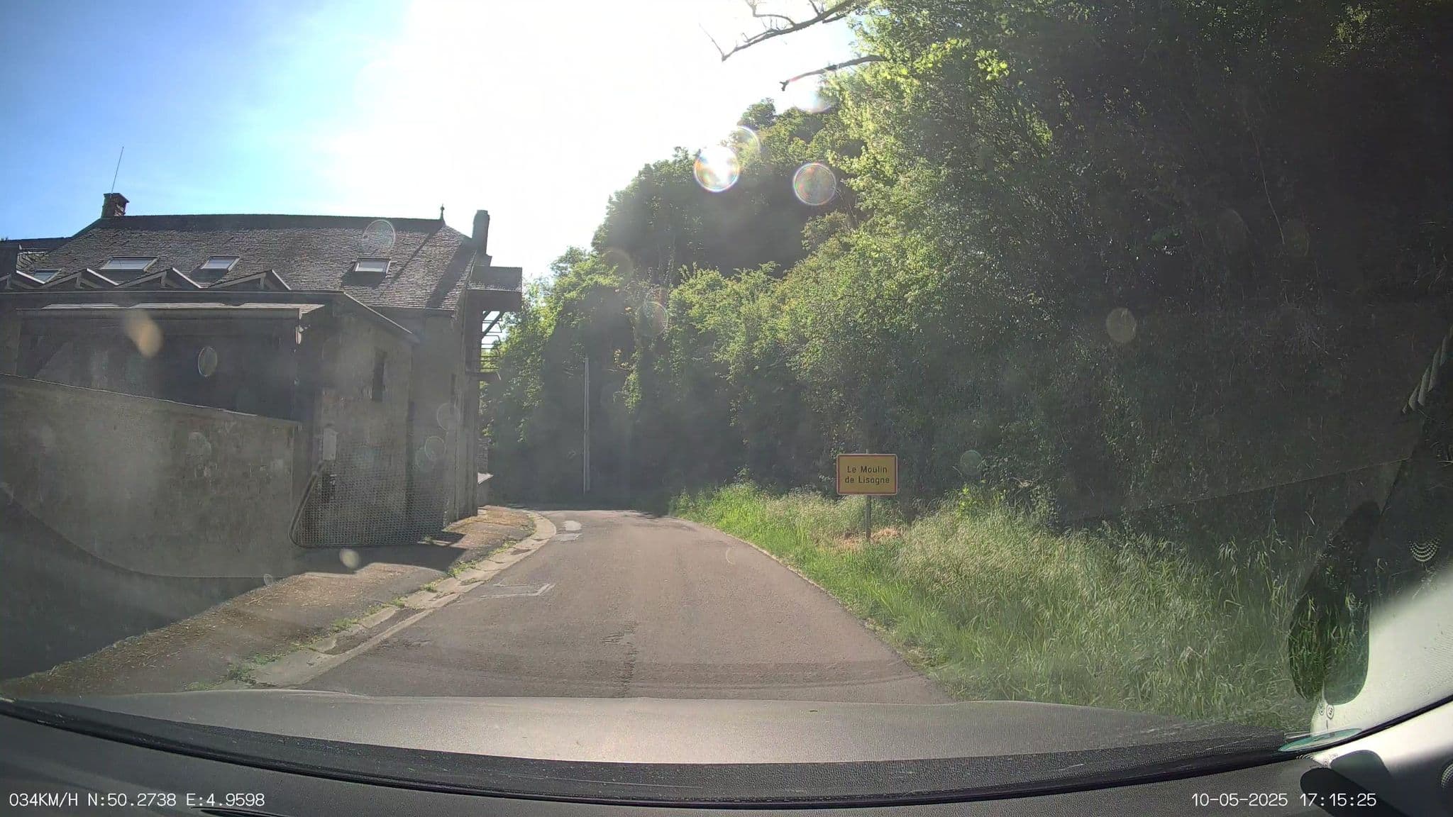 Street view near Le Moulin de Lisogne, Dinant — © heetENkoel (CC BY-SA · Mapillary)