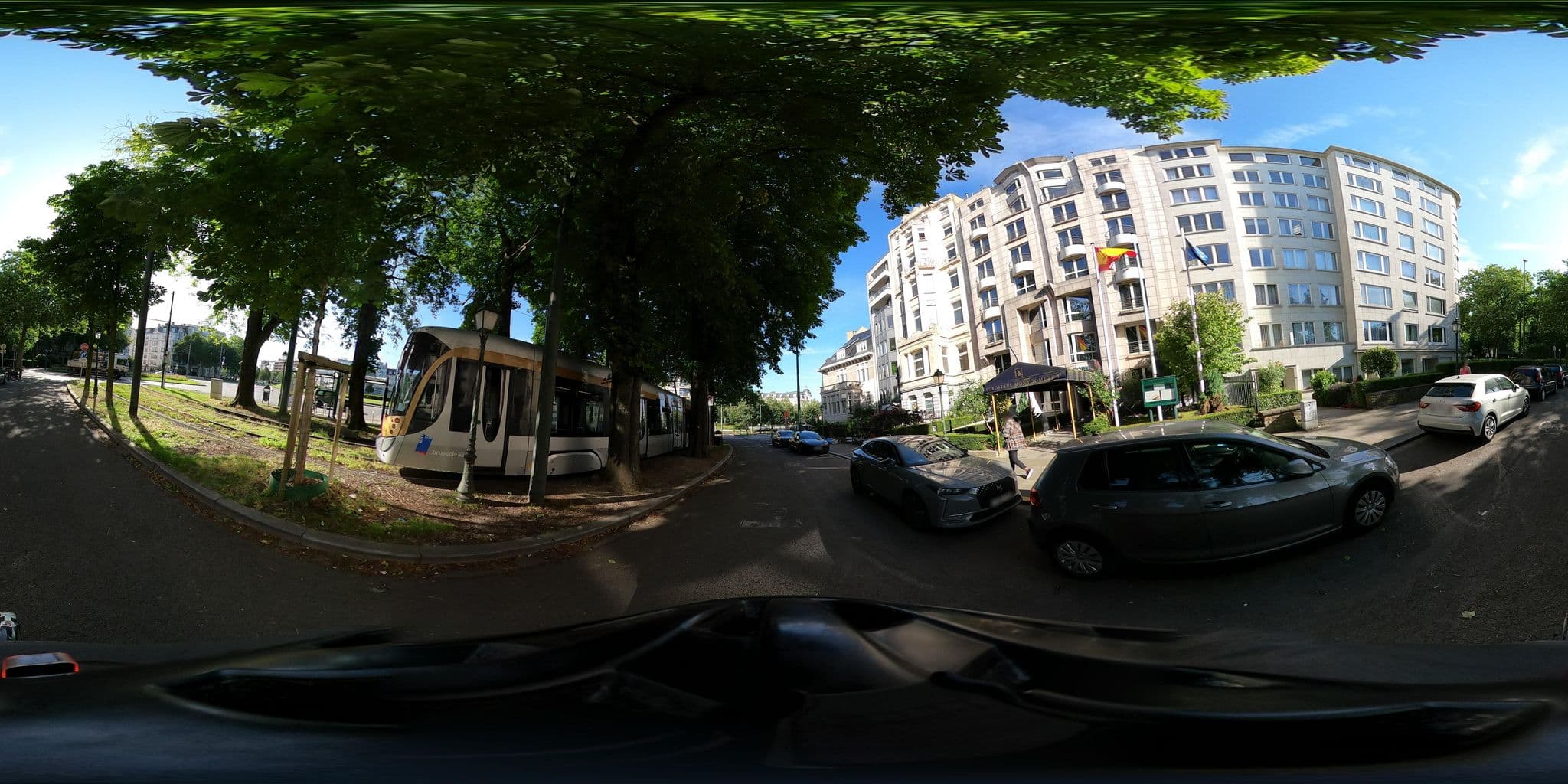 Street view near Eurostars Montgomery Hotel, Etterbeek — © RaphaelPasLoin (CC BY-SA · Mapillary)