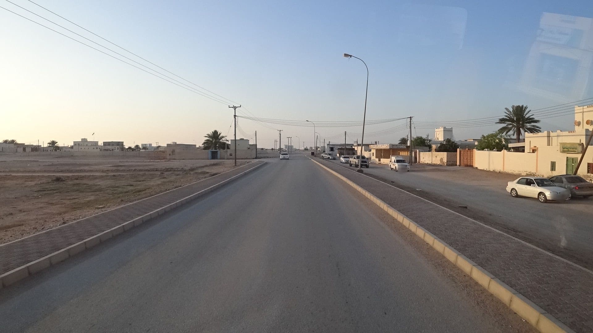 Street view near Jwahart Ras Alhadd Apart Hotel, Sur — © vbombaerts (CC BY-SA · Mapillary)