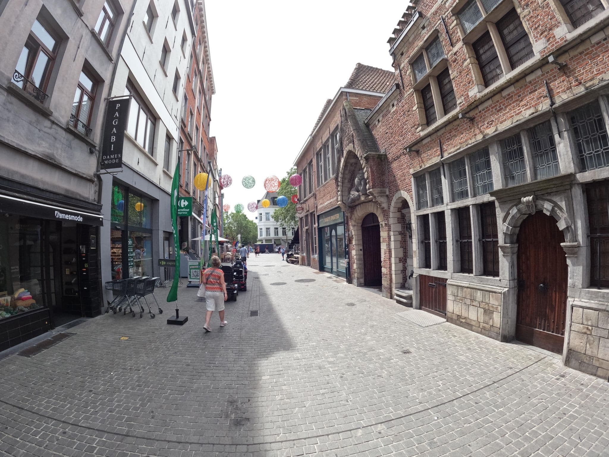 Street view near Sint-Julianusgasthuis, Antwerp — © koninklijke (CC BY-SA · Mapillary)