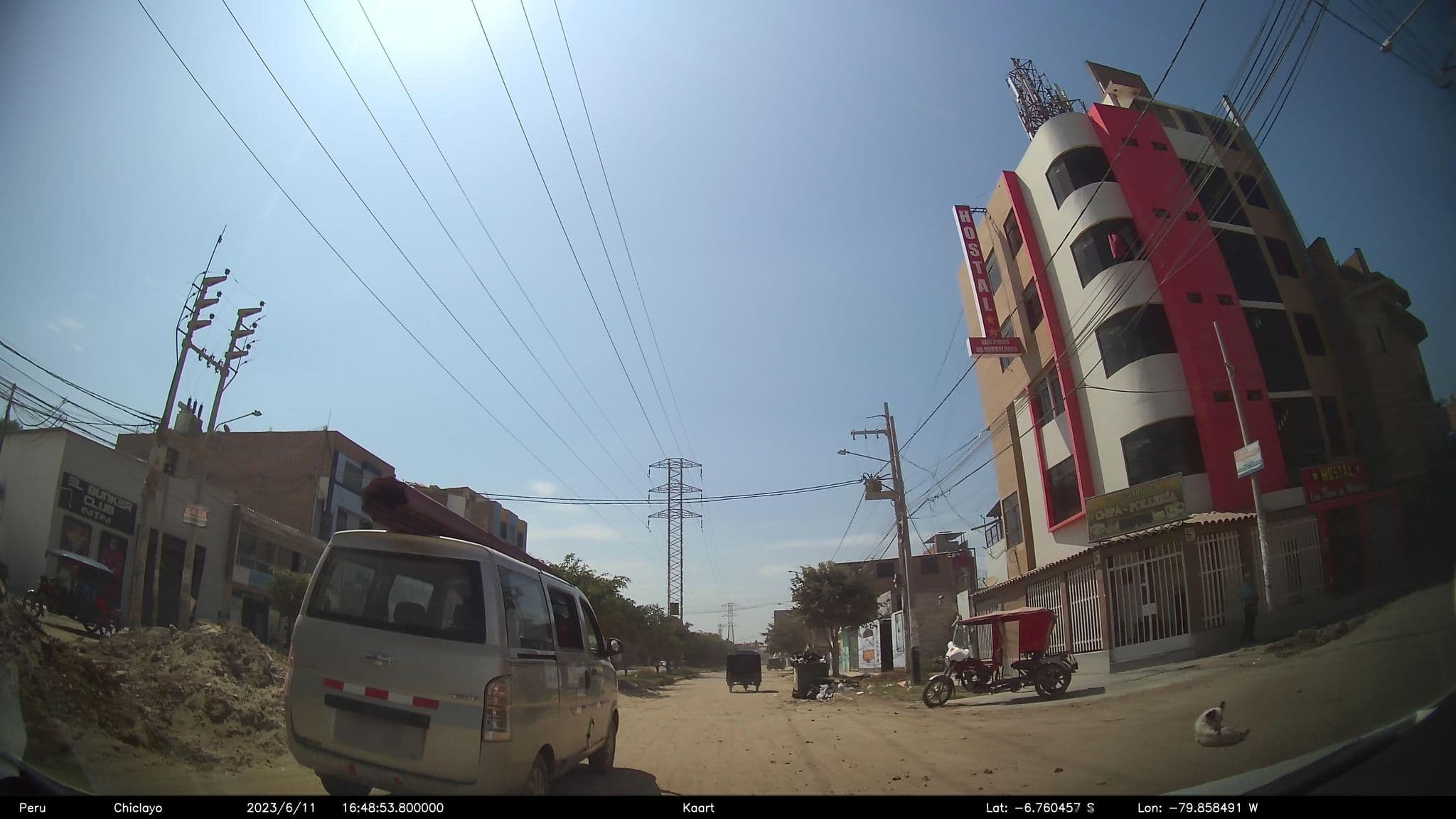 Street view near Los Pinos de Miraflores, Chiclayo — © kaart_2 (CC BY-SA · Mapillary)