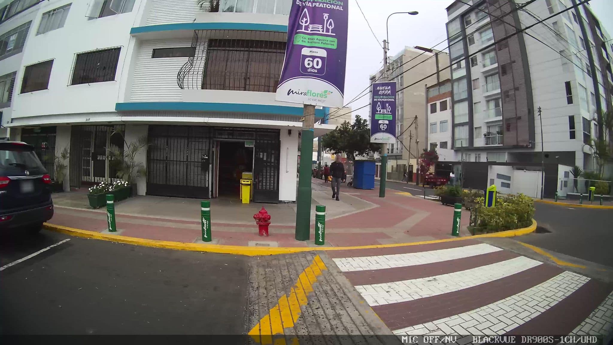 Street view near Casa Hualpa, Miraflores