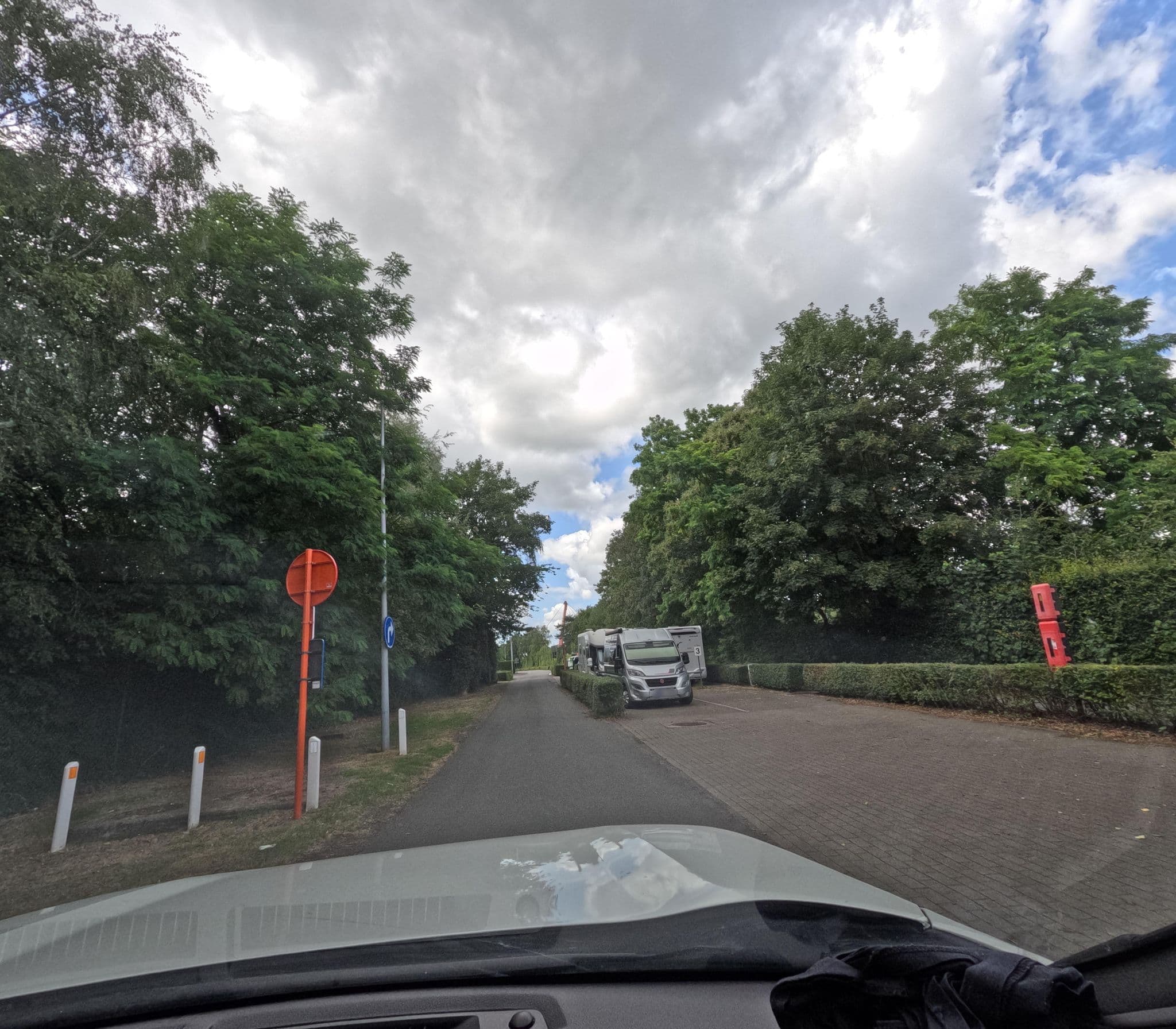 Street view near Kampeerautoterrein 'Kanaaloever Beernem', Beernem — © filipc (CC BY-SA · Mapillary)