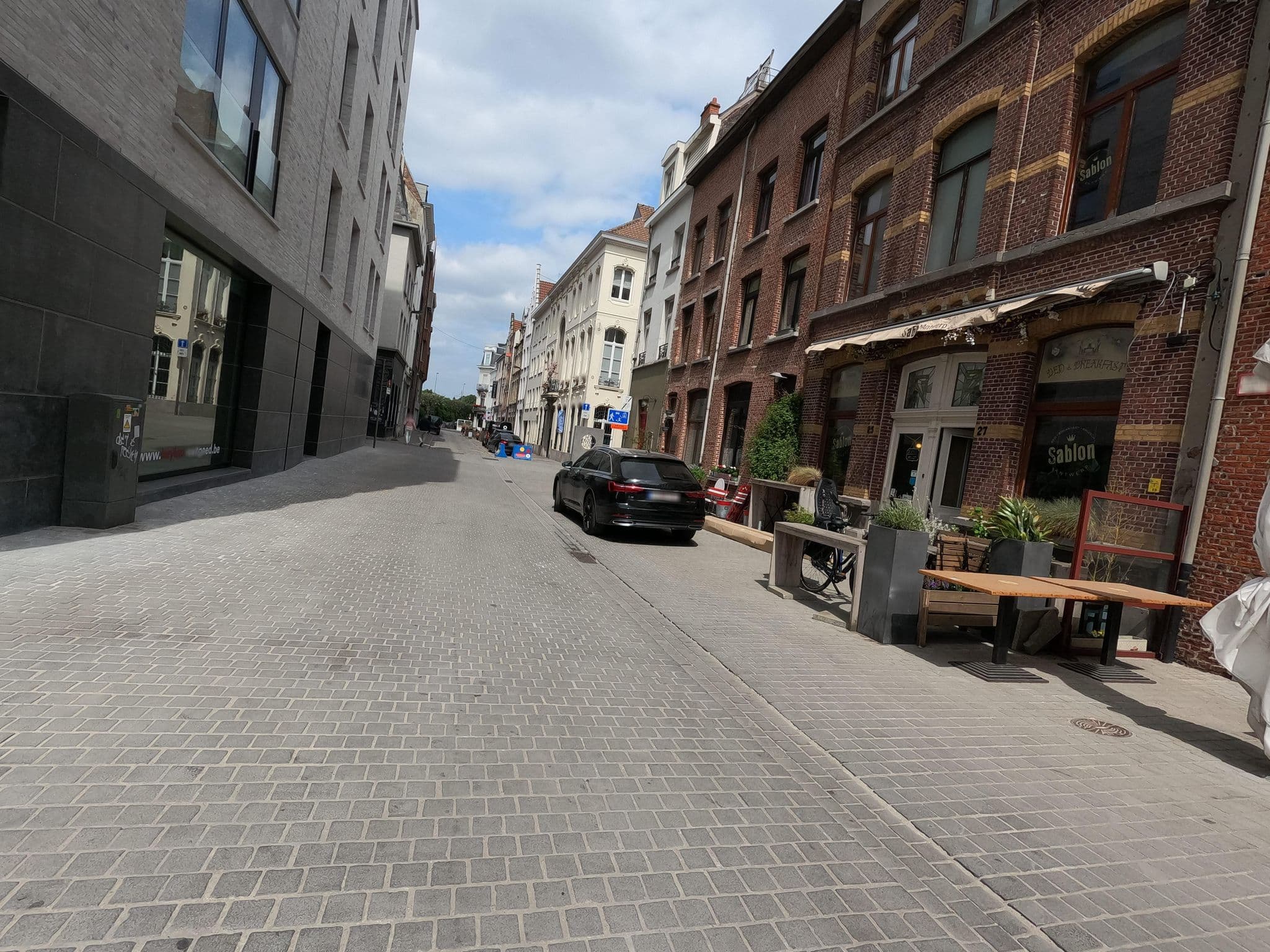 Street view near Sablon, Antwerp — © koninklijke (CC BY-SA · Mapillary)