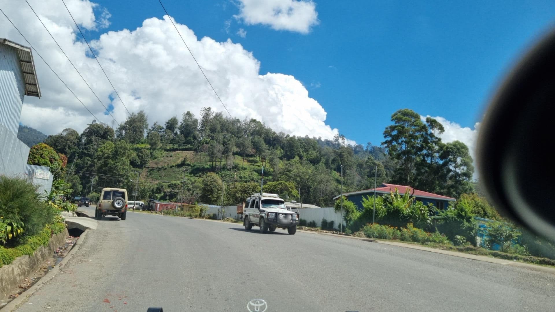Street view near Yakam Resort Cooperative, Wabag — © roadroid (CC BY-SA · Mapillary)