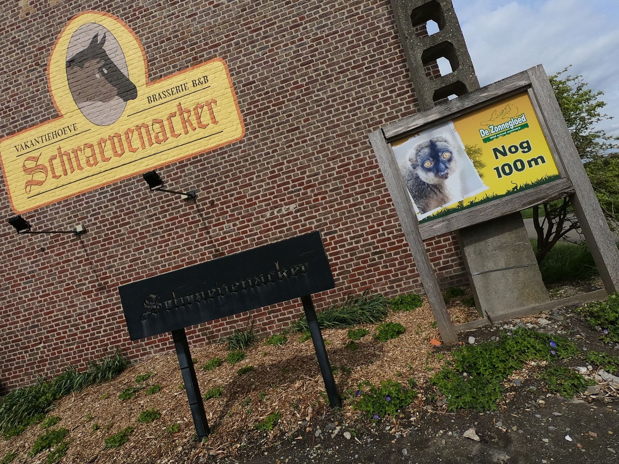 Street view near Schraevenacker, Oostvleteren — © jakka (CC BY-SA · Mapillary)