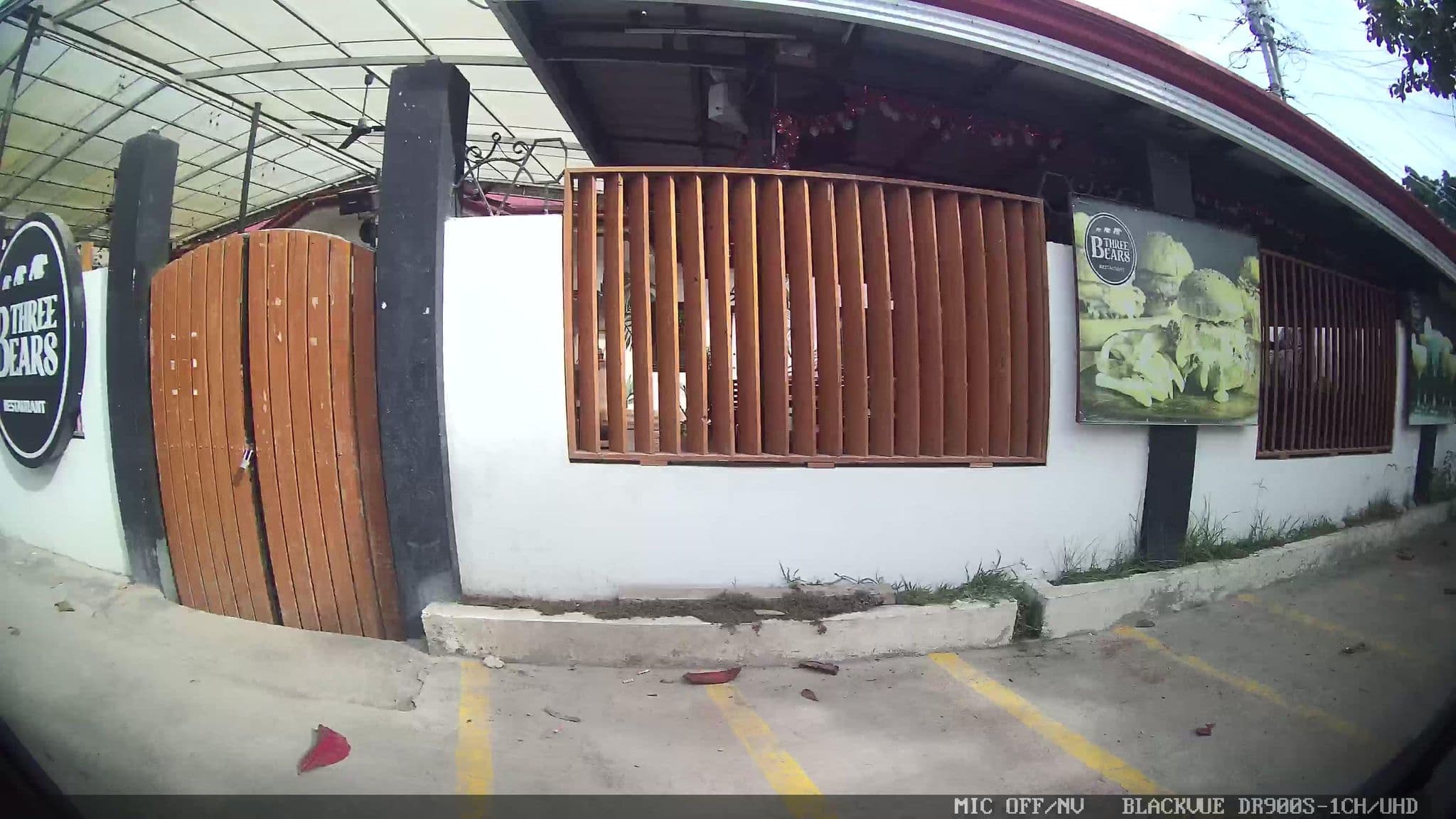 Street view near Crazy Bears Hostel, Basdiot — © Kaart---RIGHT (CC BY-SA · Mapillary)