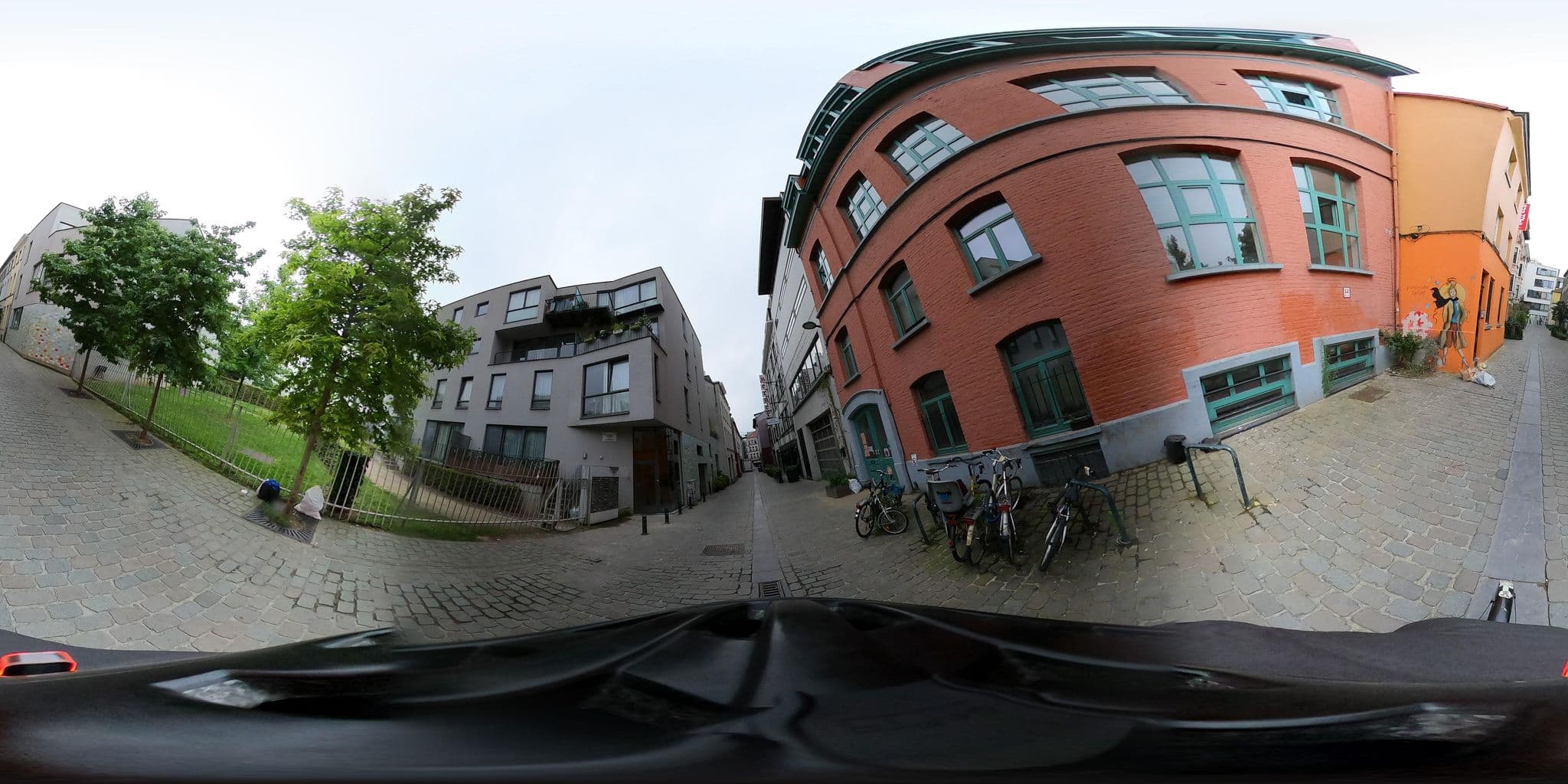 Street view near Le Berger, Ixelles — © RaphaelPasLoin (CC BY-SA · Mapillary)