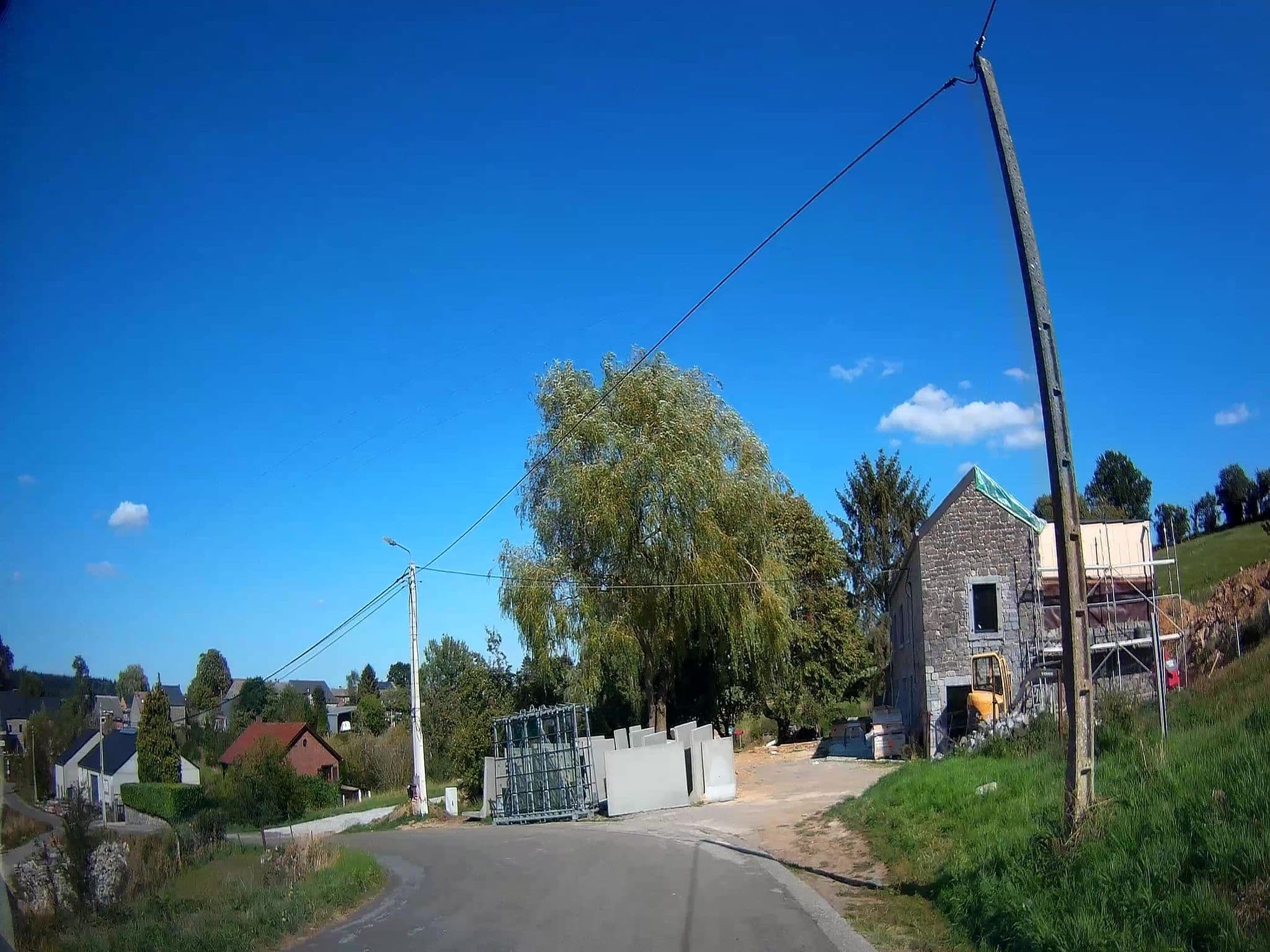 Street view near La Cachette dans le verger, Achêne — © fuchserl (CC BY-SA · Mapillary)