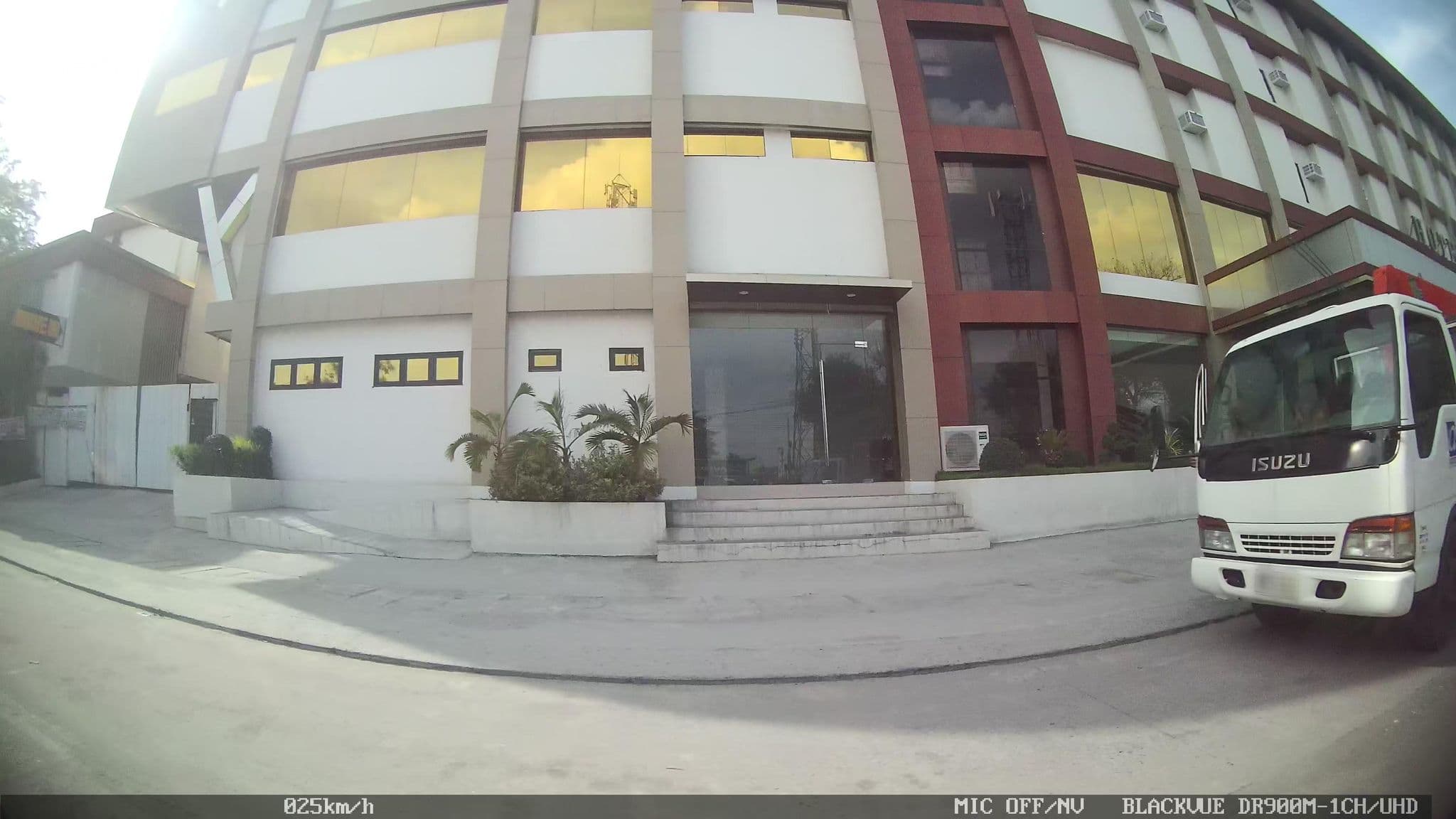 Street view near Hotel Boss, Calibutbut — © kaart_2 (CC BY-SA · Mapillary)