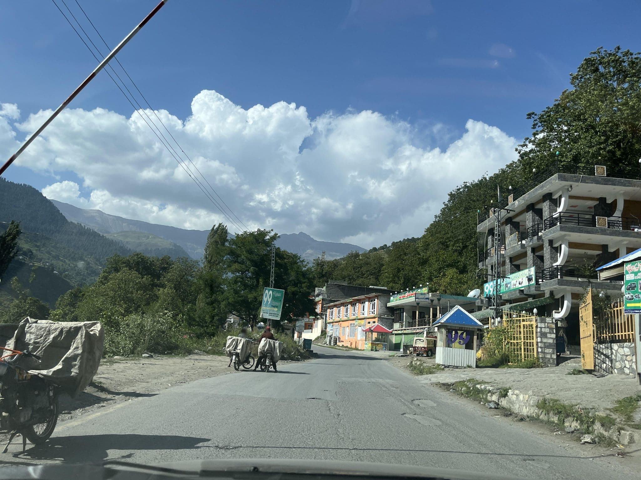 Street view near 99 Hajvari Hotel & Restaurant, Dregun — © masterofnoroad (CC BY-SA · Mapillary)