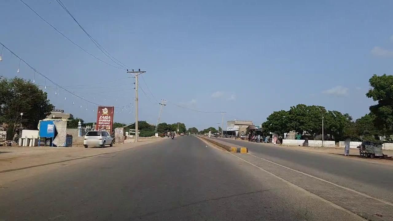 Street view near M4 Guesthouse Makli, Thatta — © roadroid (CC BY-SA · Mapillary)