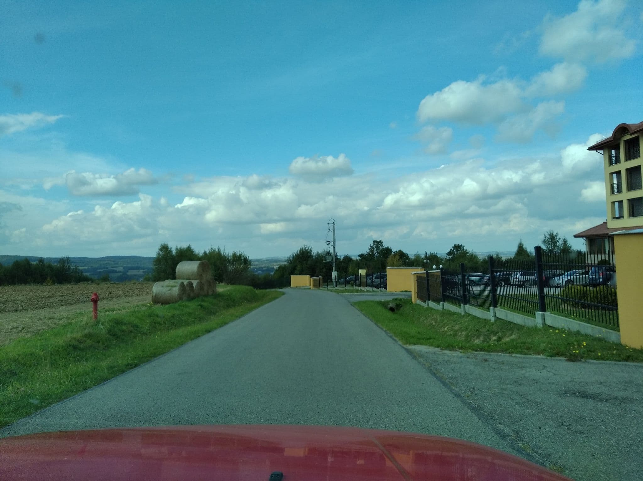 Street view near Hotel Splendor, Lubenia — © czecko (CC BY-SA · Mapillary)