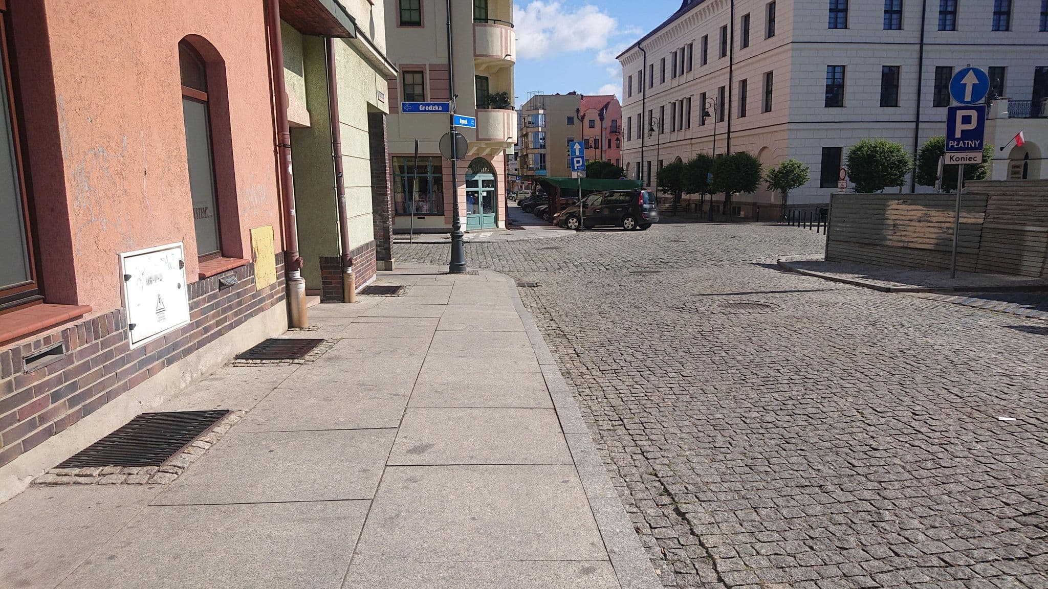 Street view near Grodzka Hostel, Głogów — © and987 (CC BY-SA · Mapillary)