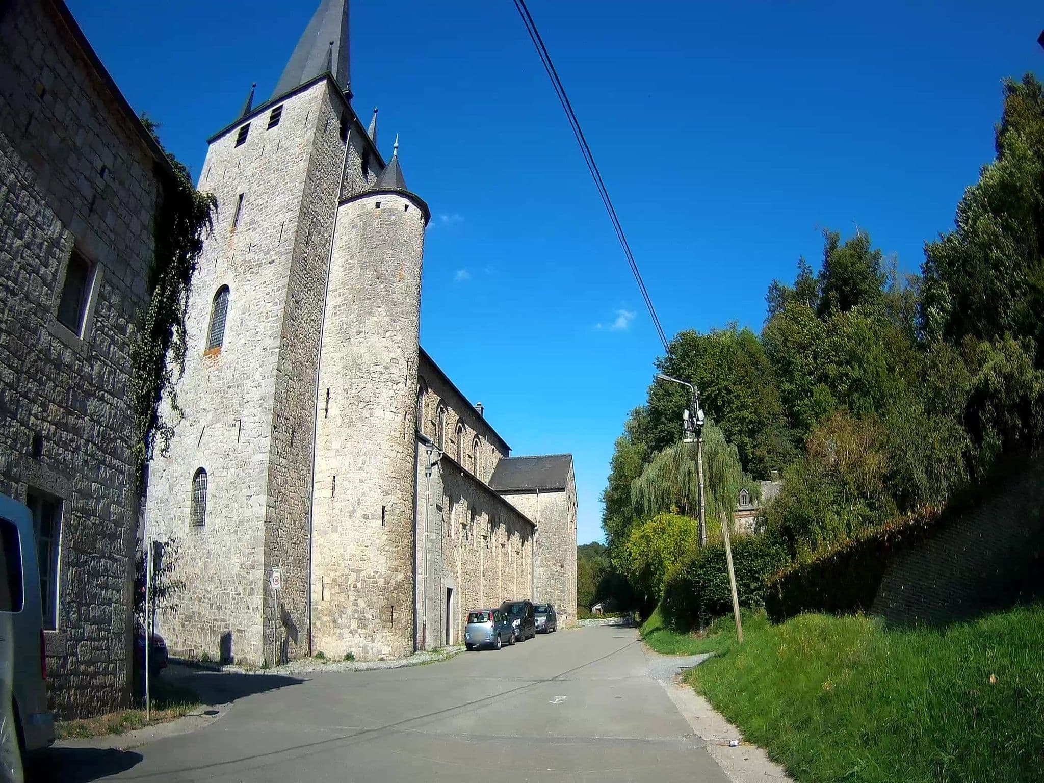 Street view near Hôtel Saint Hadelin, Houyet — © fuchserl (CC BY-SA · Mapillary)