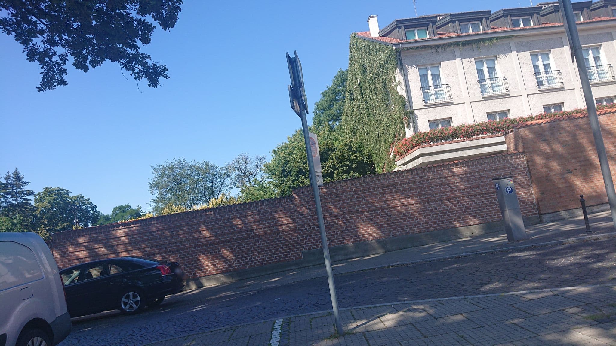 Street view near Dom biskupi, Płock — © and987 (CC BY-SA · Mapillary)