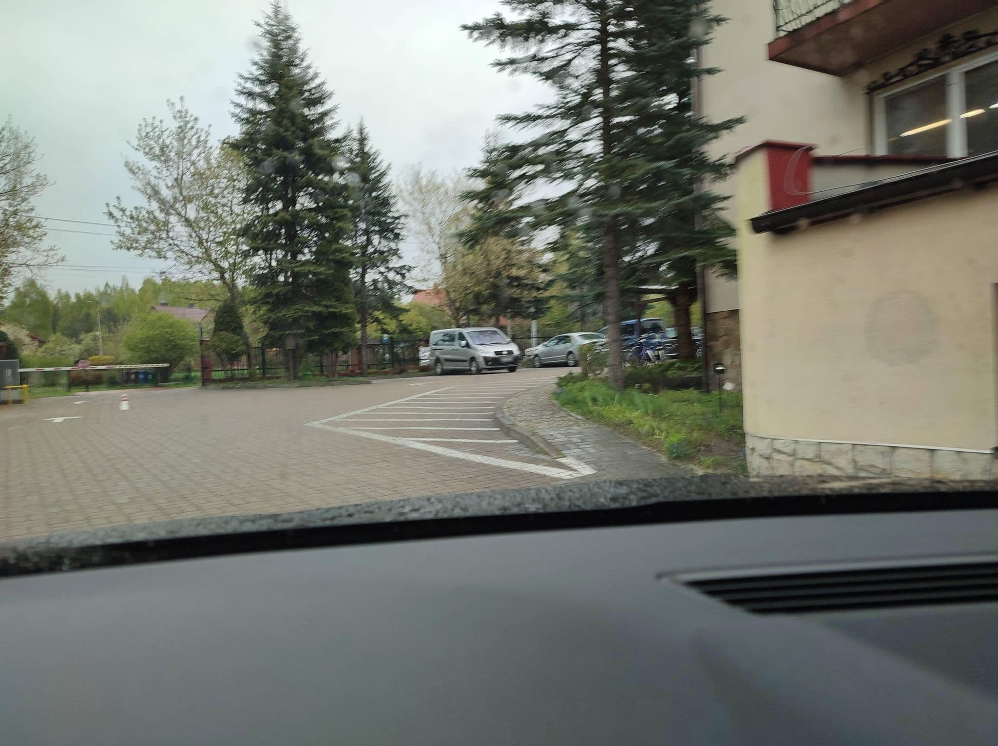 Street view near Hotel Białowieski, Białowieża — © d3mol3k (CC BY-SA · Mapillary)