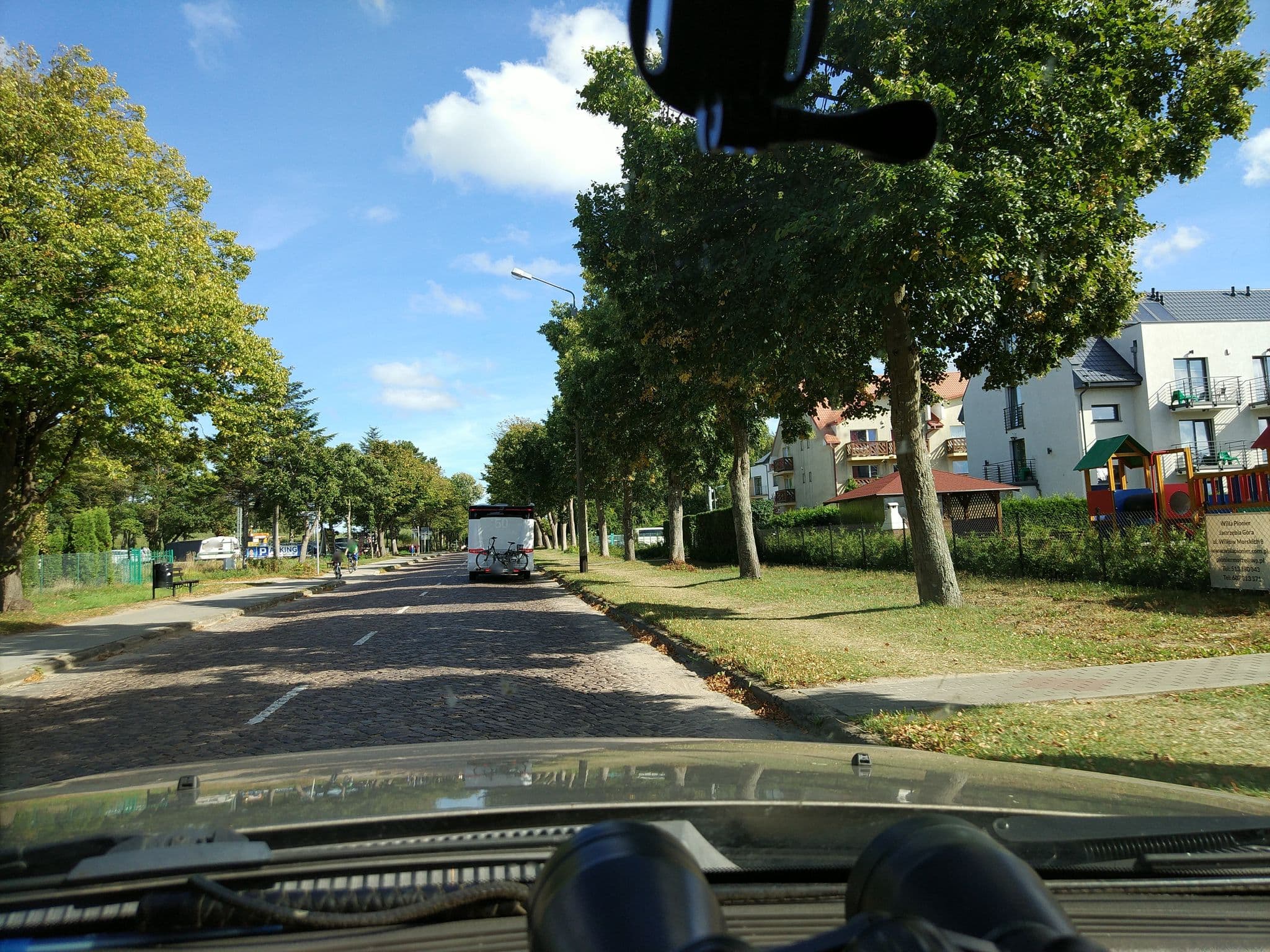 Street view near Willa Pionier, Jastrzębia Góra
