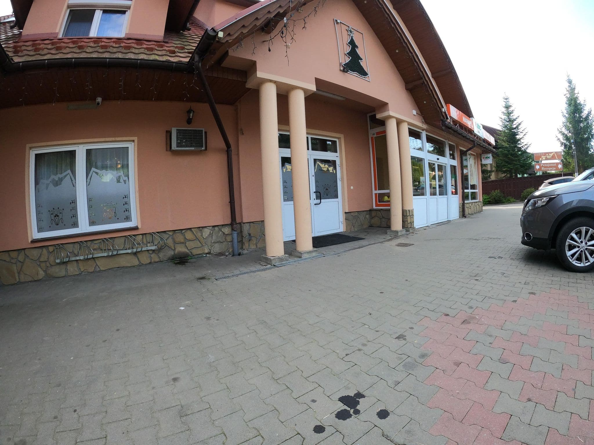 Street view near Pensjonat „Nowak”, Łapsze Niżne — © masterofnoroad (CC BY-SA · Mapillary)