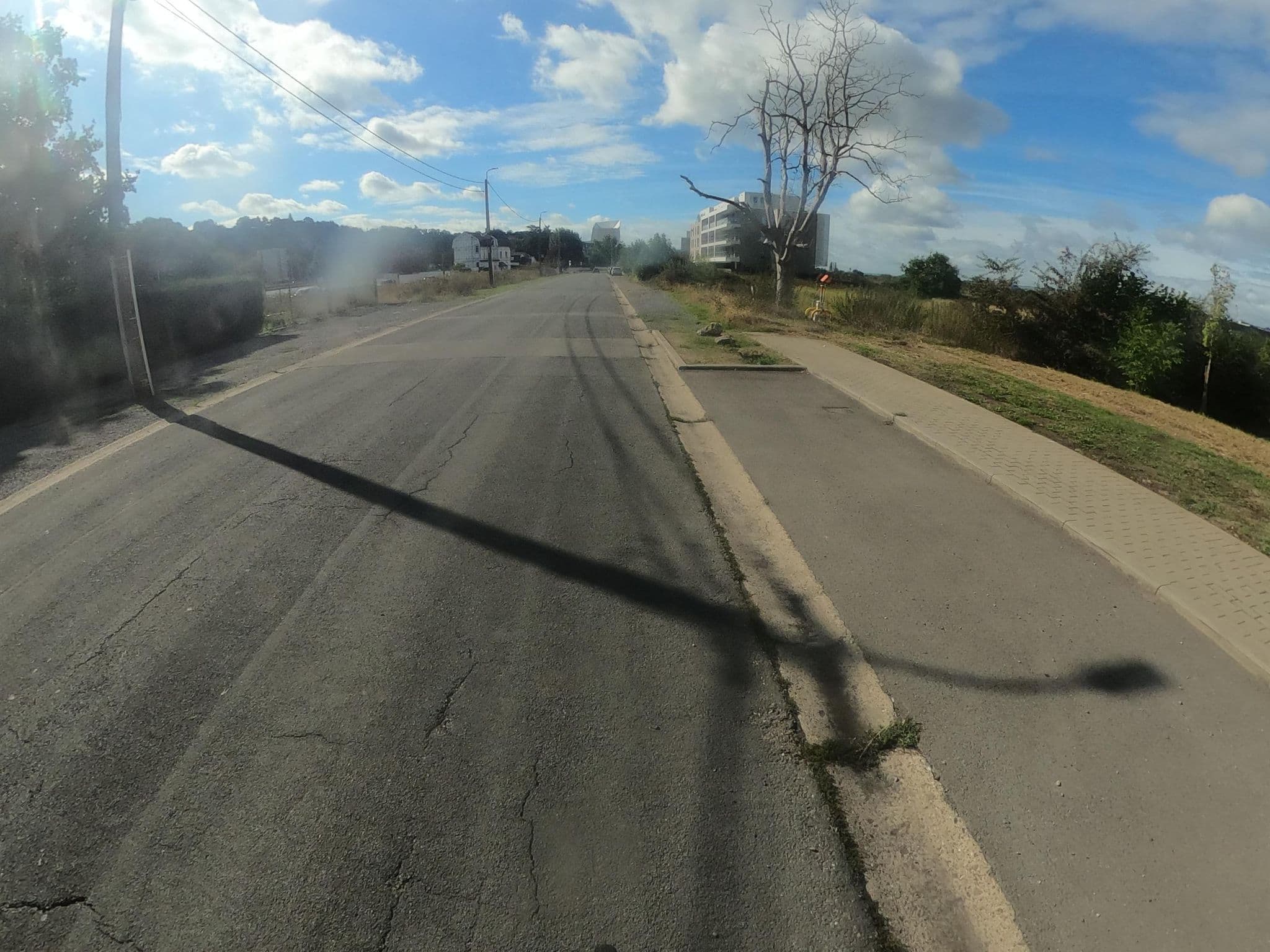 Street view near Mosa Hôtel-Restaurant-Bar, Visé — © odonnoly (CC BY-SA · Mapillary)