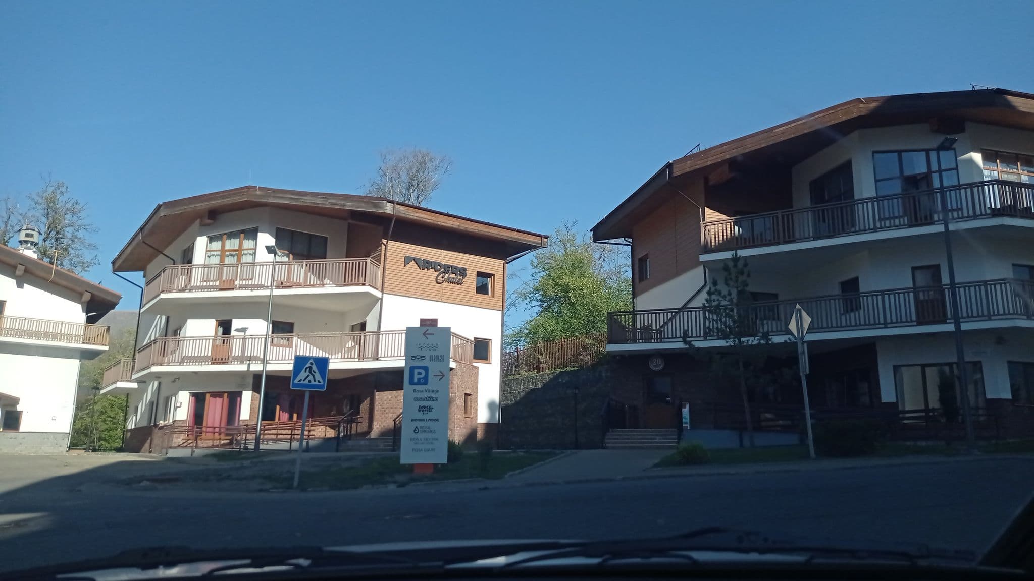 Street view near Приют Панды - корпус 2, Vysokoye — © petunder (CC BY-SA · Mapillary)
