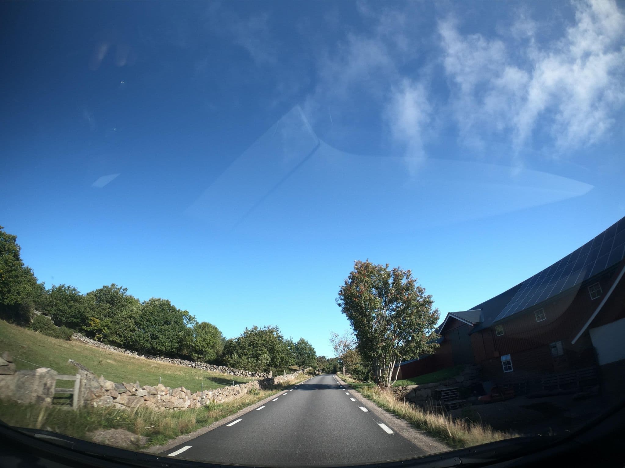 Street view near Ramsviks Övergård, Hunnebostrand — © canadarunner (CC BY-SA · Mapillary)