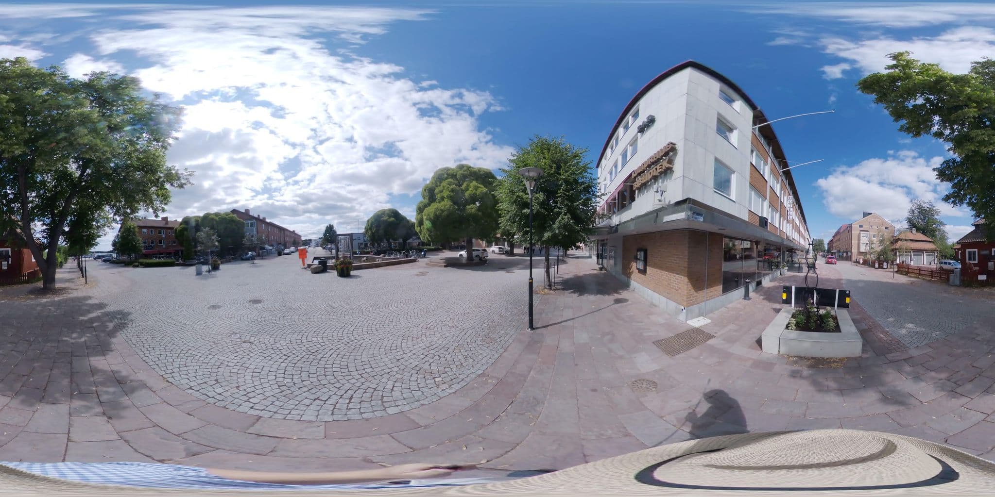 Street view near Hotel Bishop Arms Mora, Mora — © bruno360 (CC BY-SA · Mapillary)