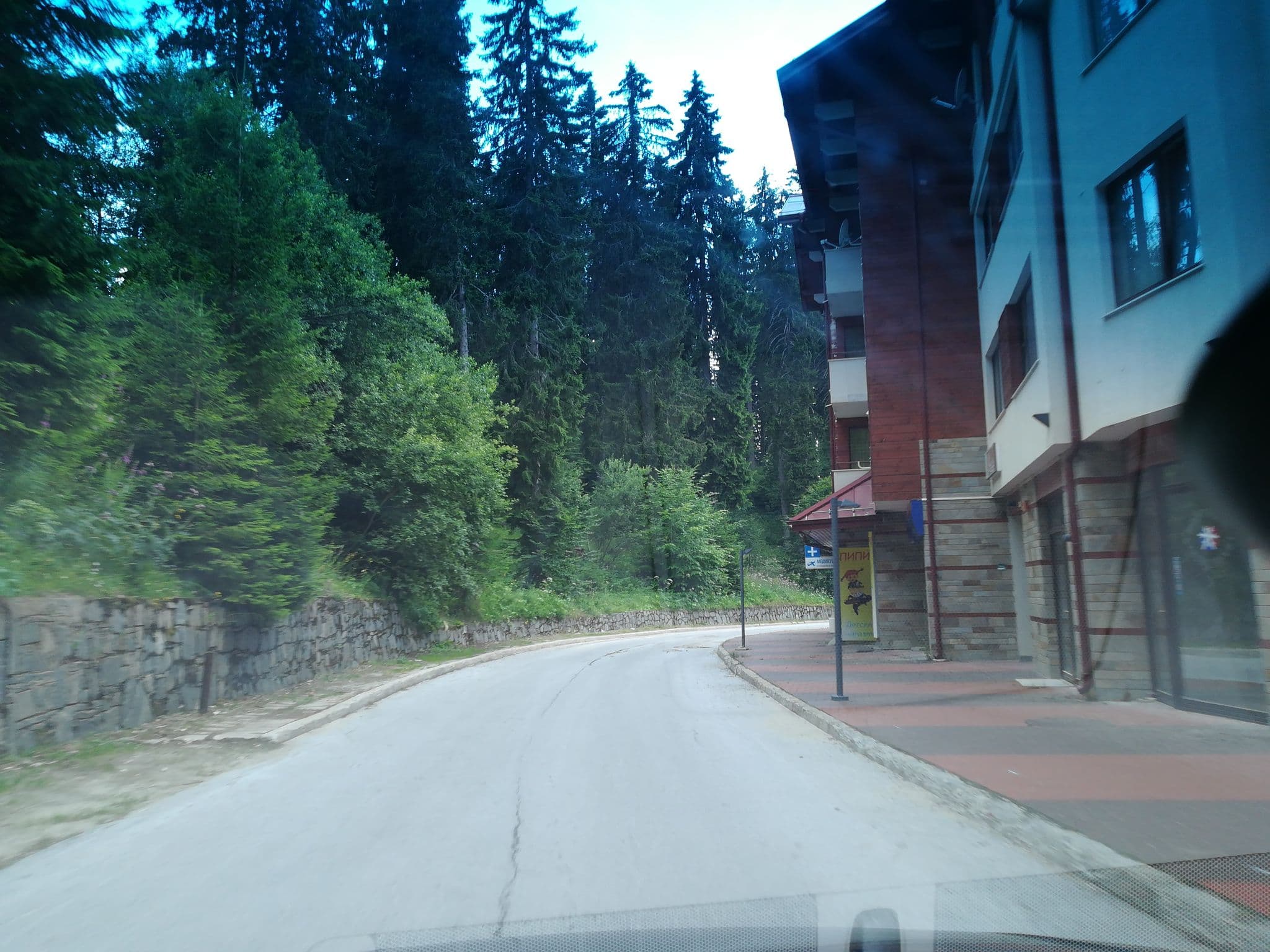 Street view near Royal House Apartments tmf, Chepelare — © ivanov (CC BY-SA · Mapillary)