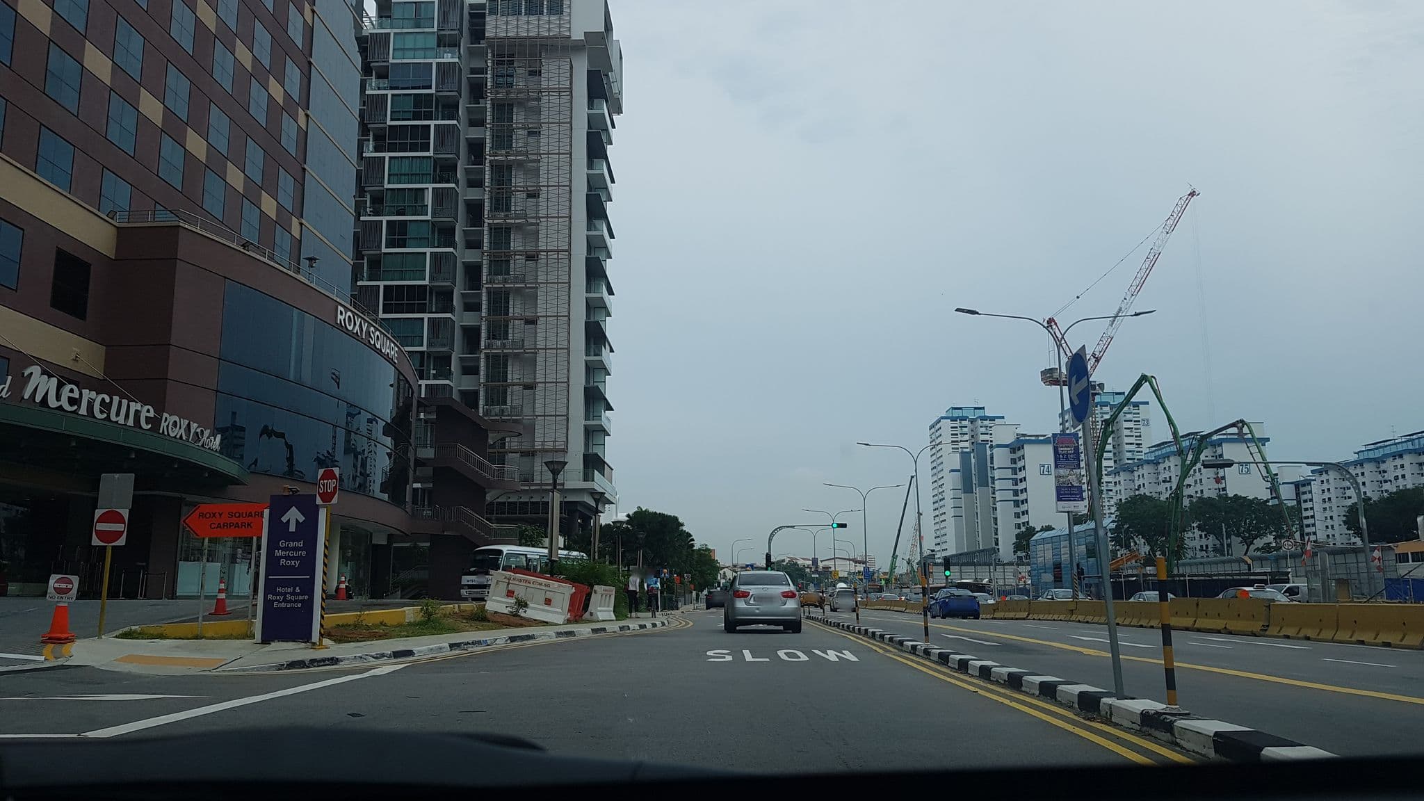 Street view near Grand Mercure Roxy Hotel, Marine Parade — © aswad1808 (CC BY-SA · Mapillary)