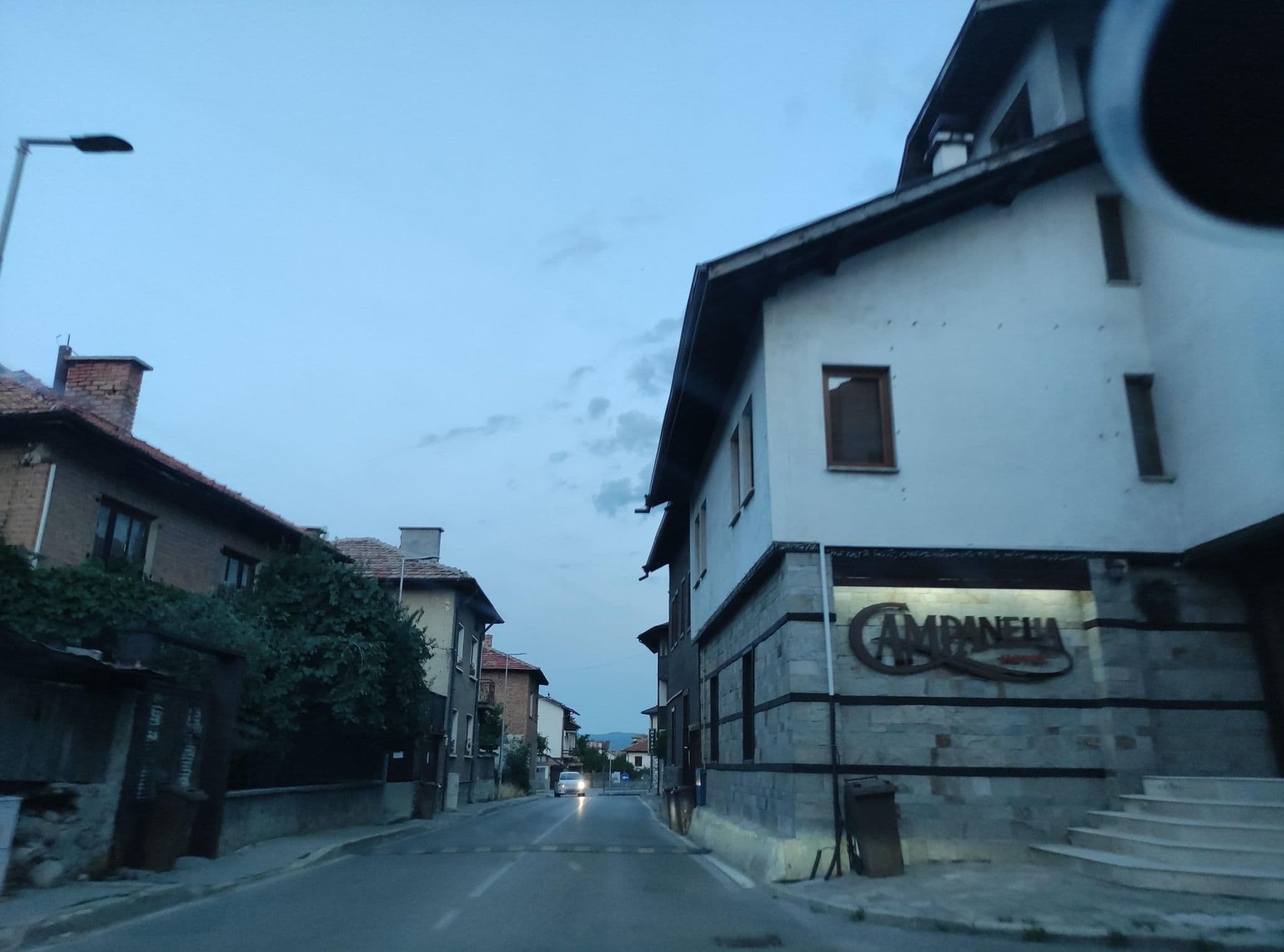Street view near Velinov Boutique Hotel, Bansko — © neau (CC BY-SA · Mapillary)