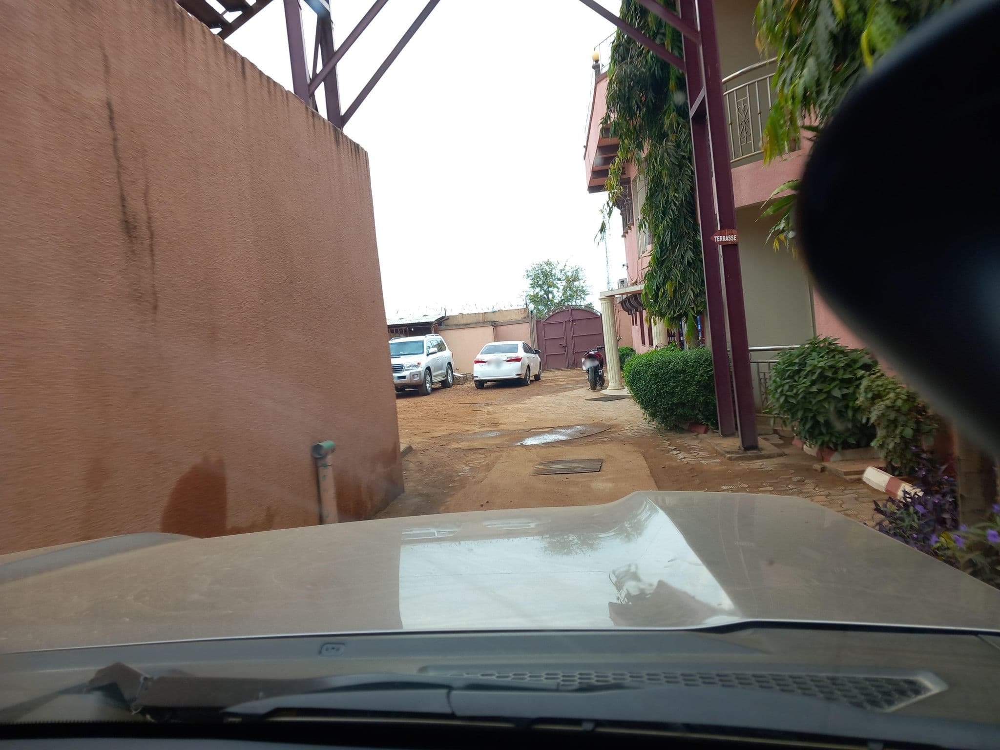 Street view near Hoetl Rondumba, Moundou — © patrickkabore (CC BY-SA · Mapillary)