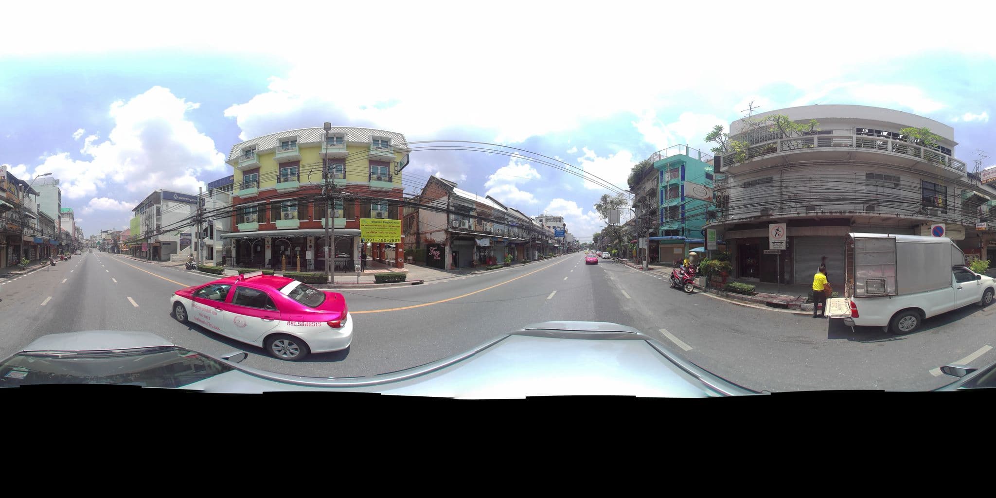 Street view near Suksawad, Phra Nakhon