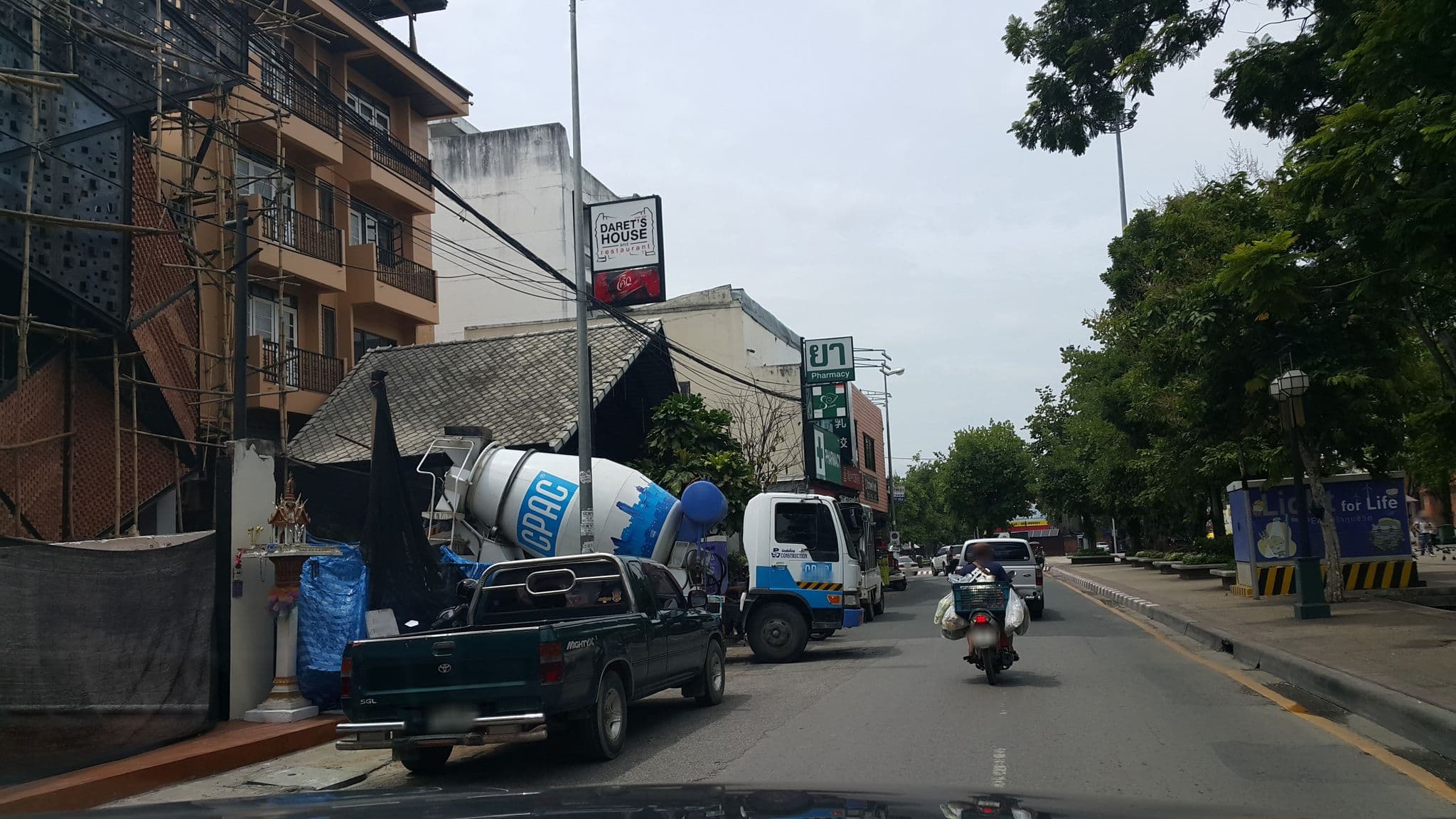 Street view near Daret's House, Chiang Mai — © jrcarlsen (CC BY-SA · Mapillary)