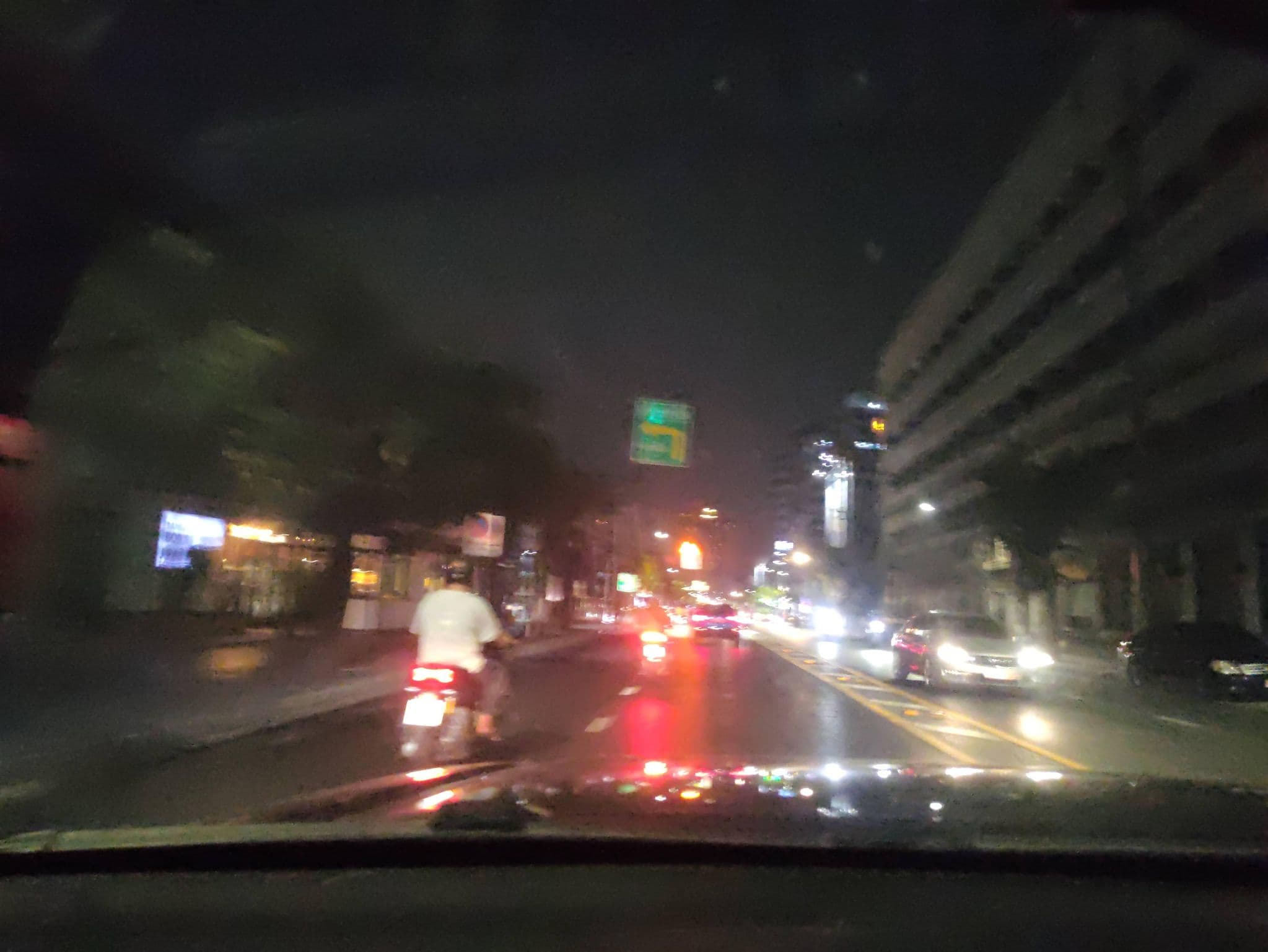Street view near Pridi Hostel, Watthana